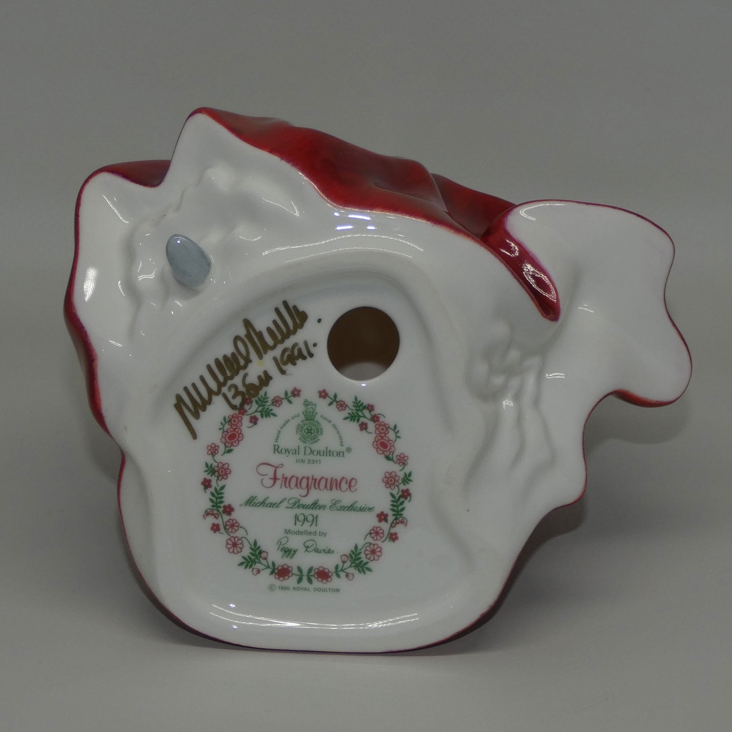 hn3311-royal-doulton-figure-fragrance-red