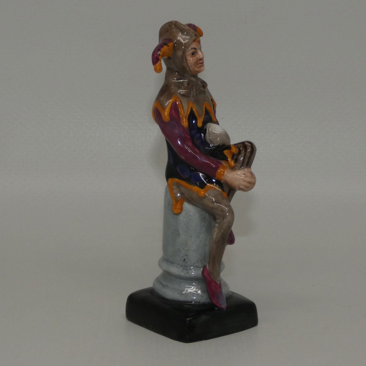 hn3335-royal-doulton-figure-jester