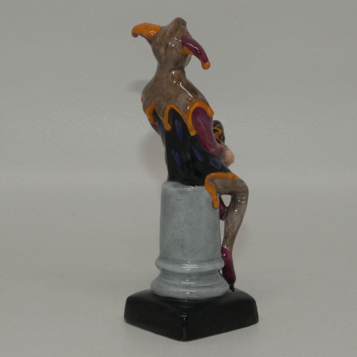 hn3335-royal-doulton-figure-jester
