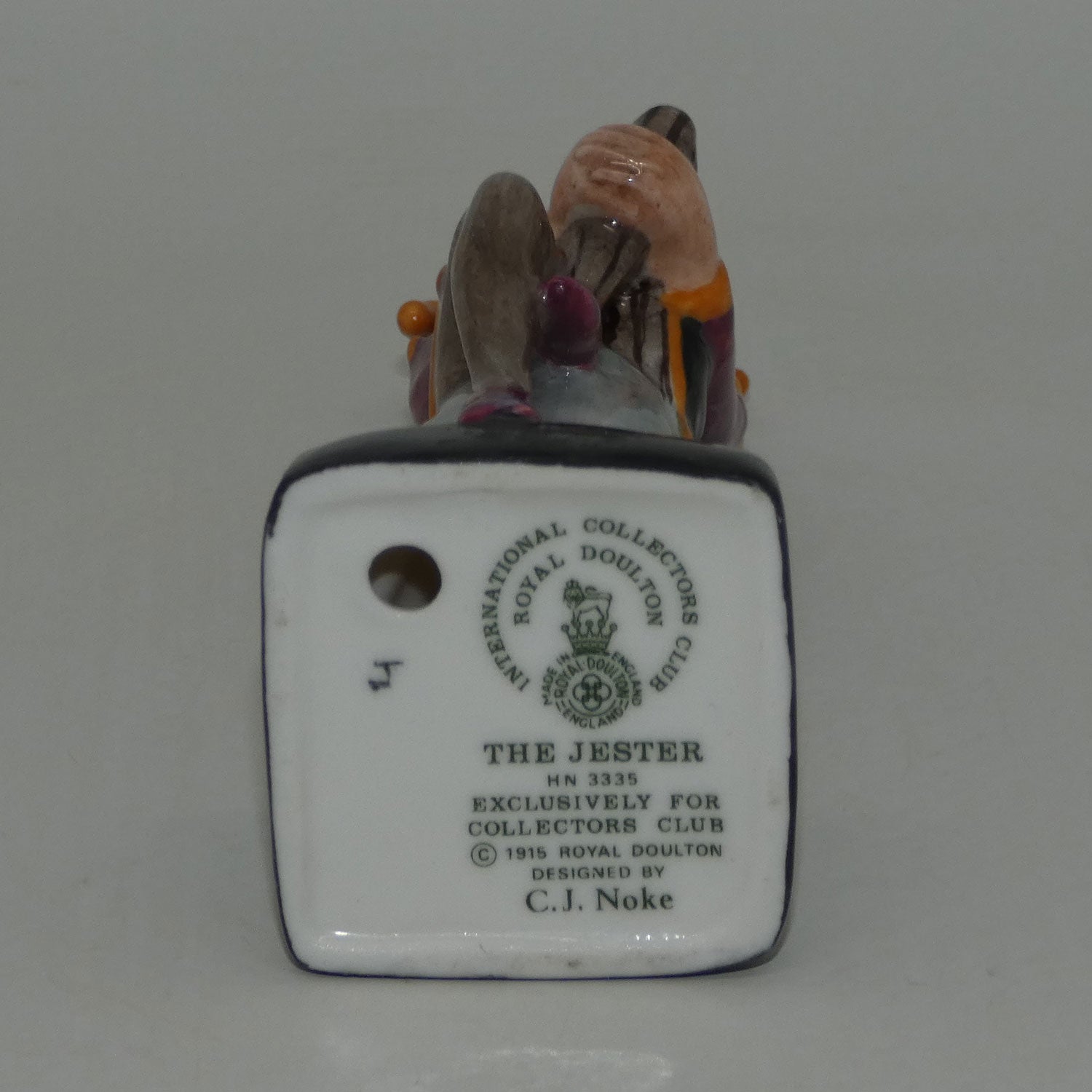 hn3335-royal-doulton-figure-jester