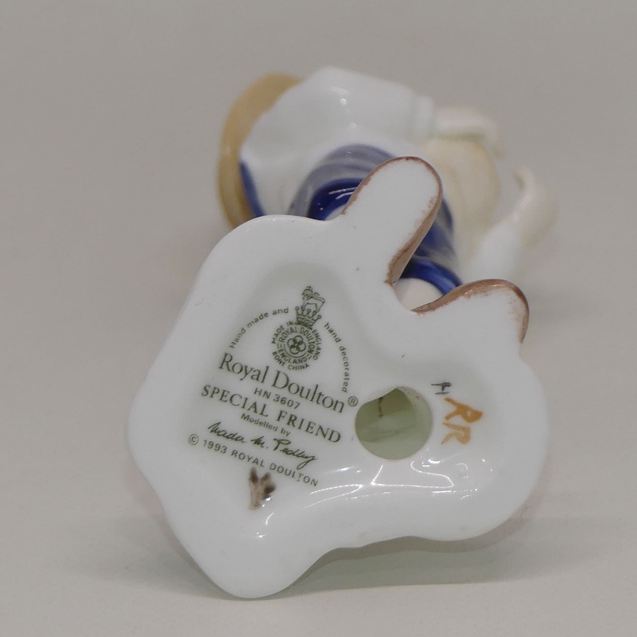 hn3607-royal-doulton-figure-special-friend