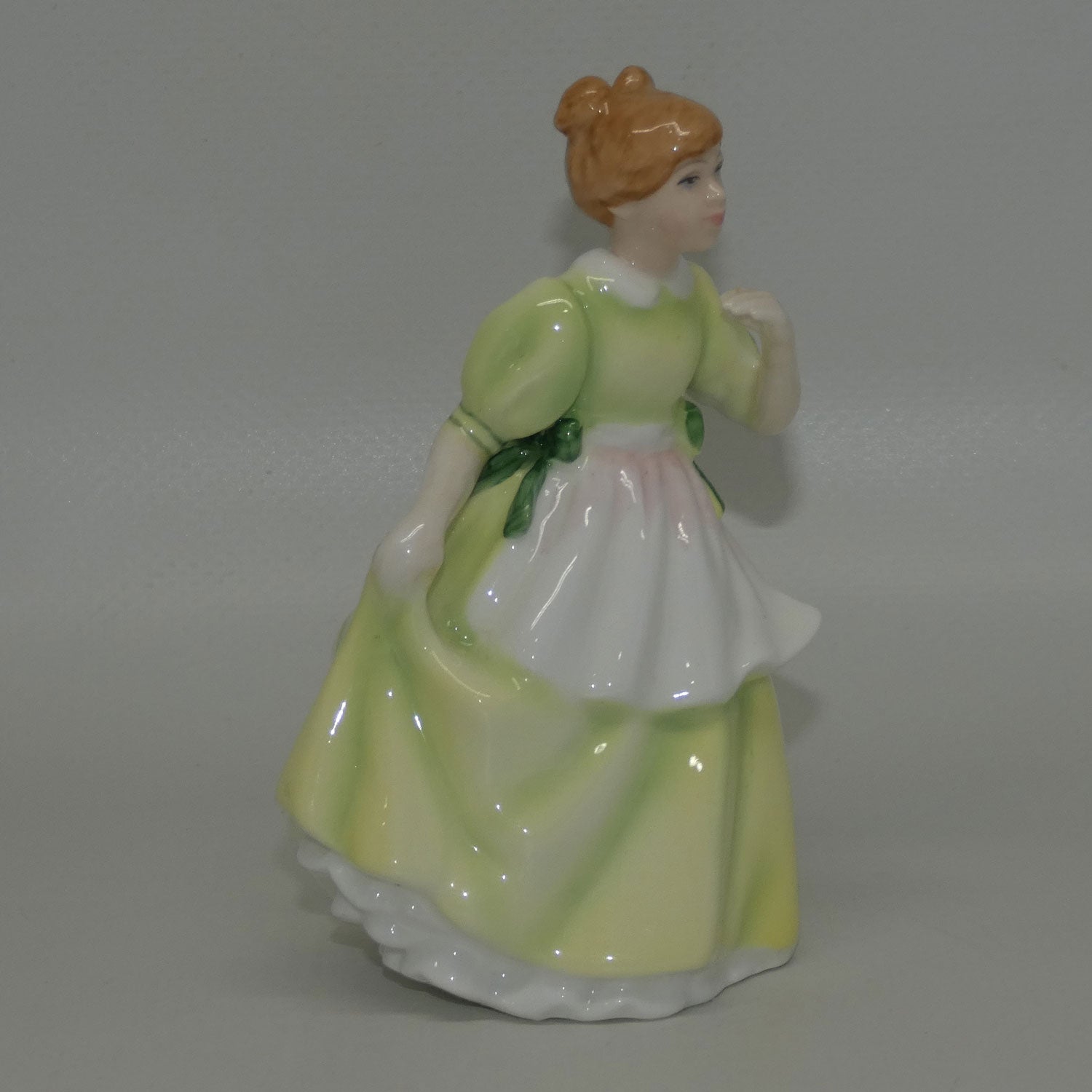 hn3654-royal-doulton-figure-young-melody