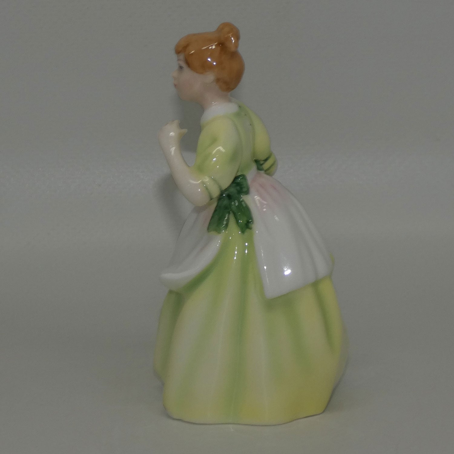 hn3654-royal-doulton-figure-young-melody