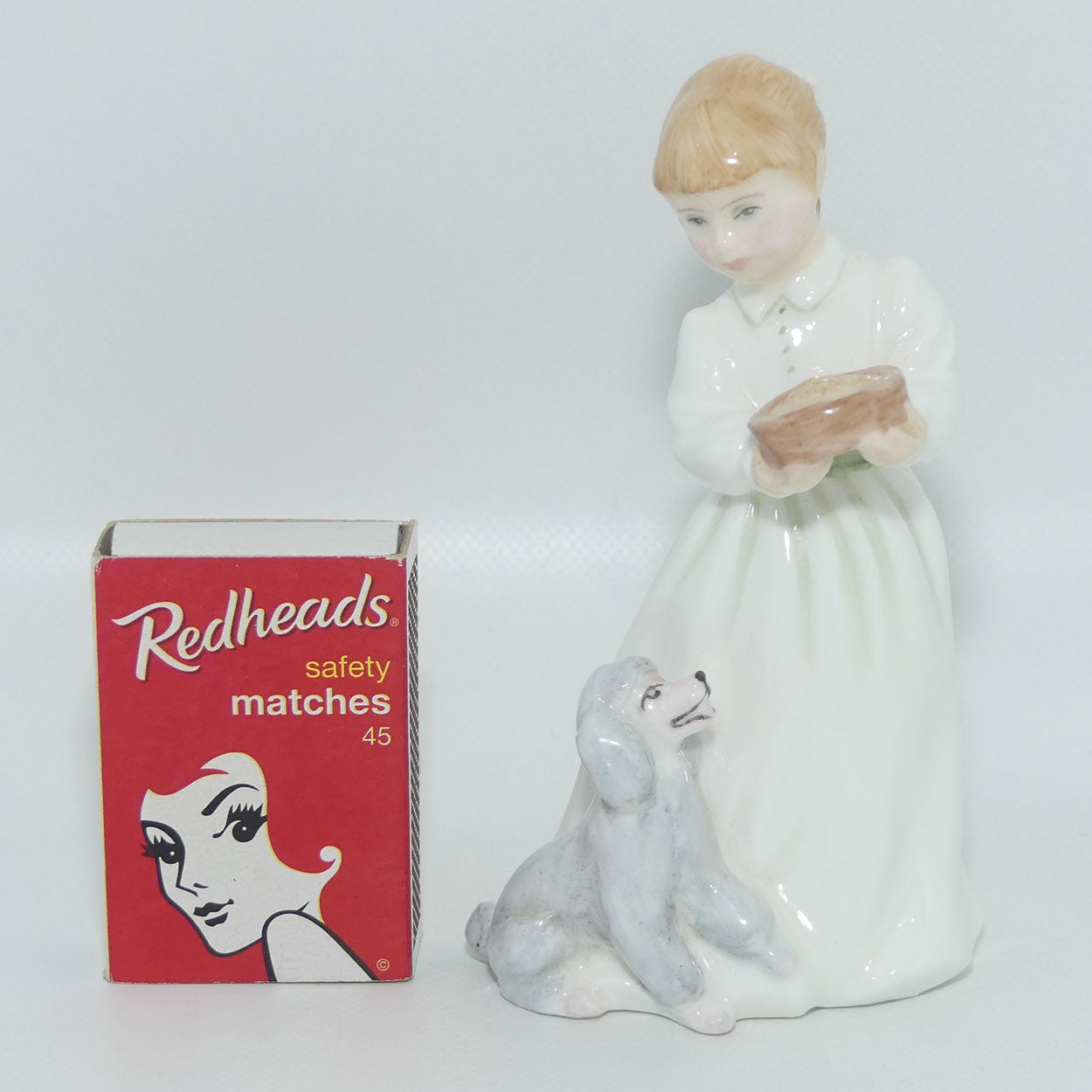 Royal Doulton figure Dinnertime HN3726 | Designer: Alan Maslankowski