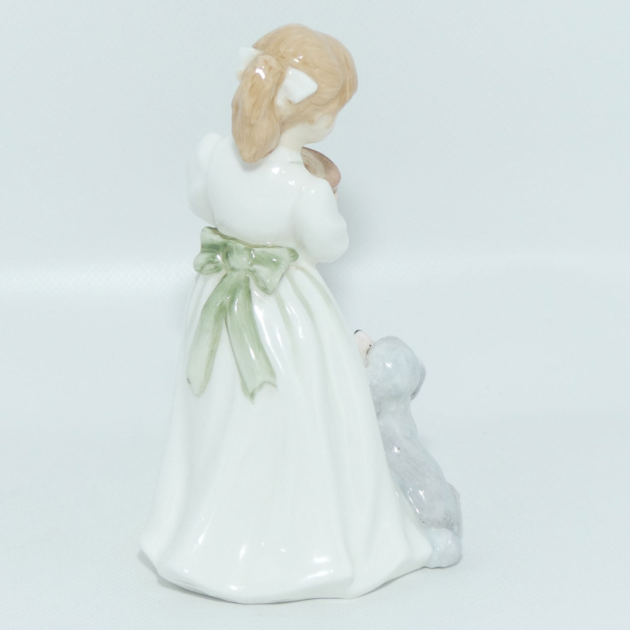 Royal Doulton figure Dinnertime HN3726 | Designer: Alan Maslankowski