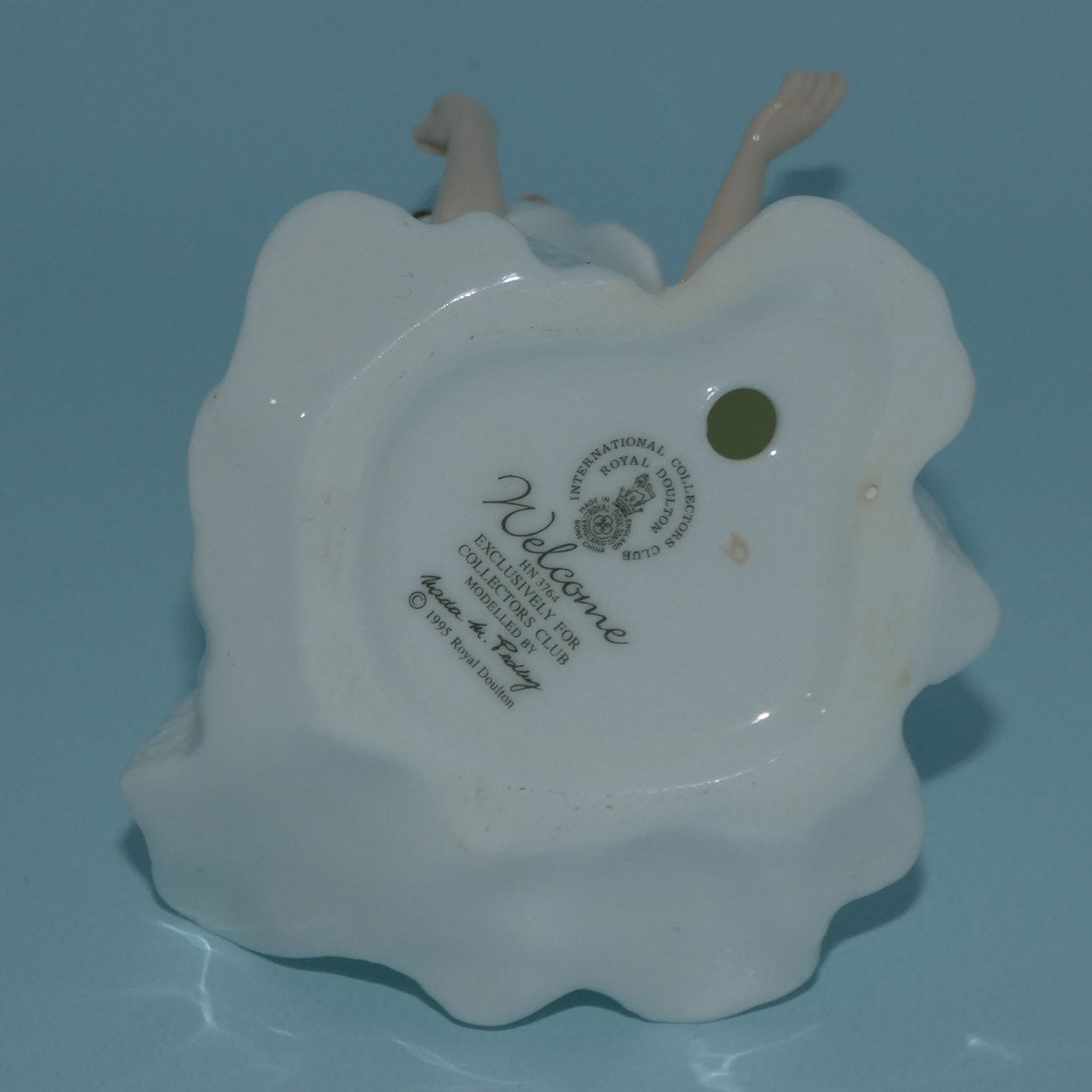 hn3764-royal-doulton-figure-welcome