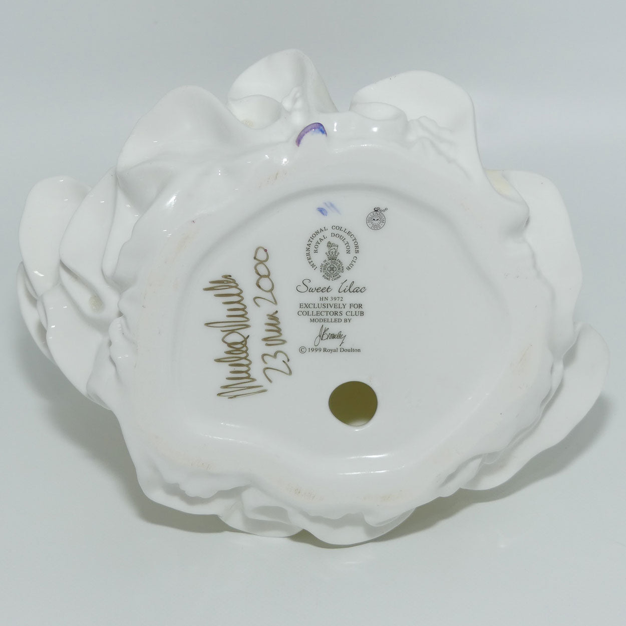 HN3972 Royal Doulton figurine Sweet Lilac | RDICC Exclusive