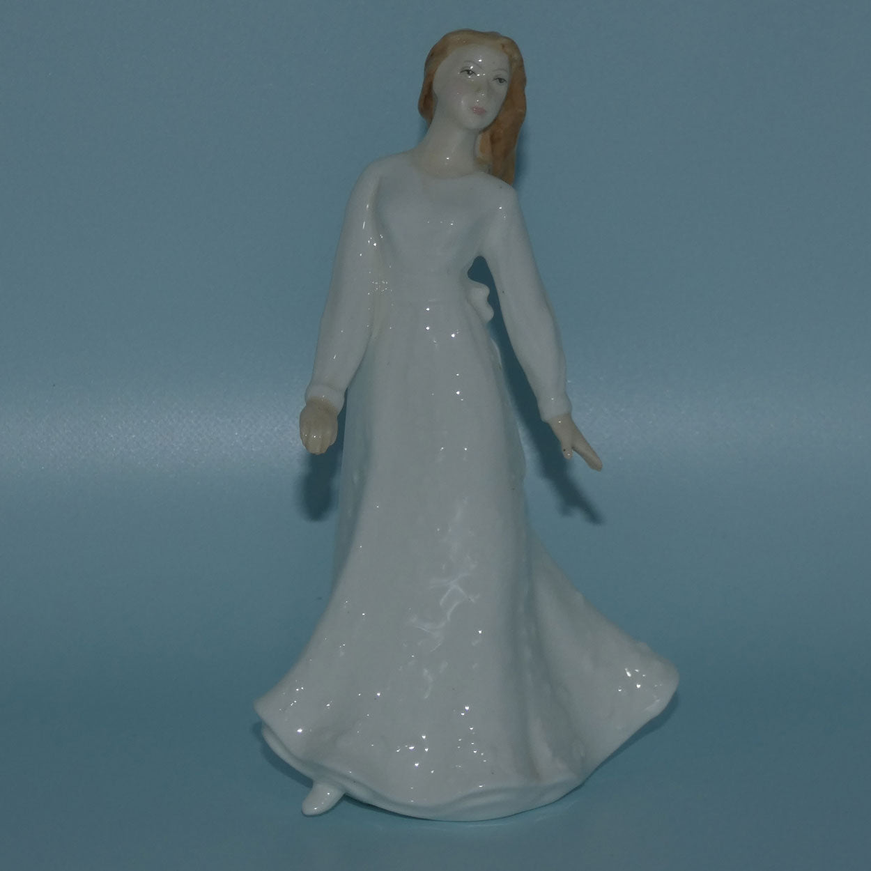 hn4085-royal-doulton-figure-remembering-you