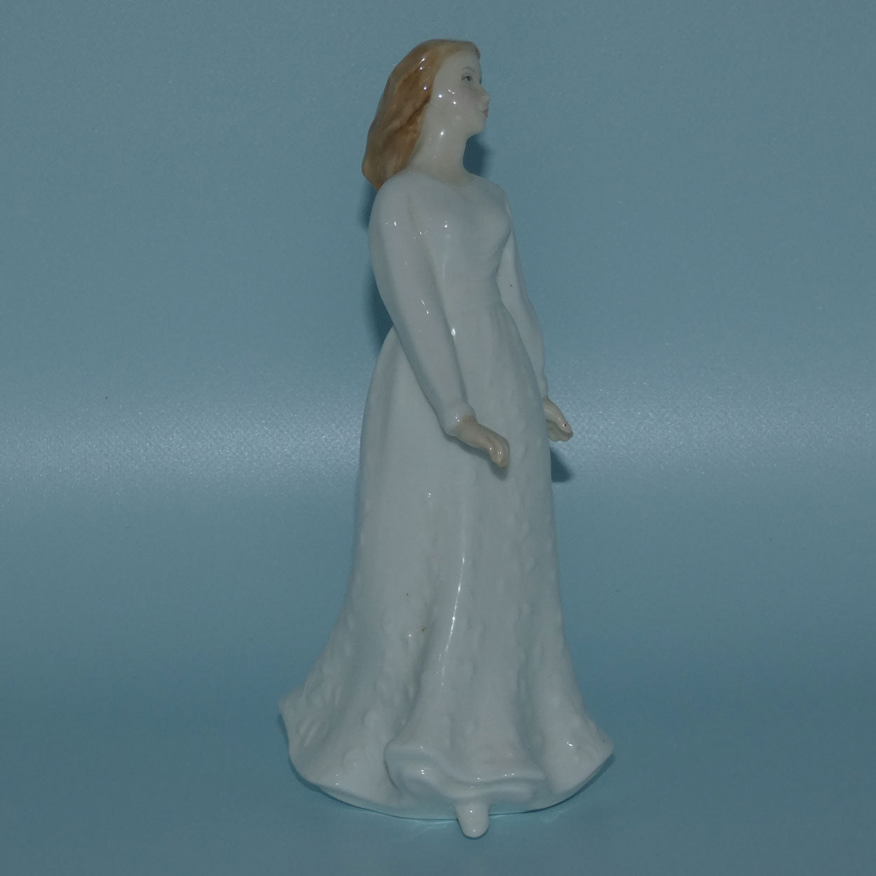 hn4085-royal-doulton-figure-remembering-you