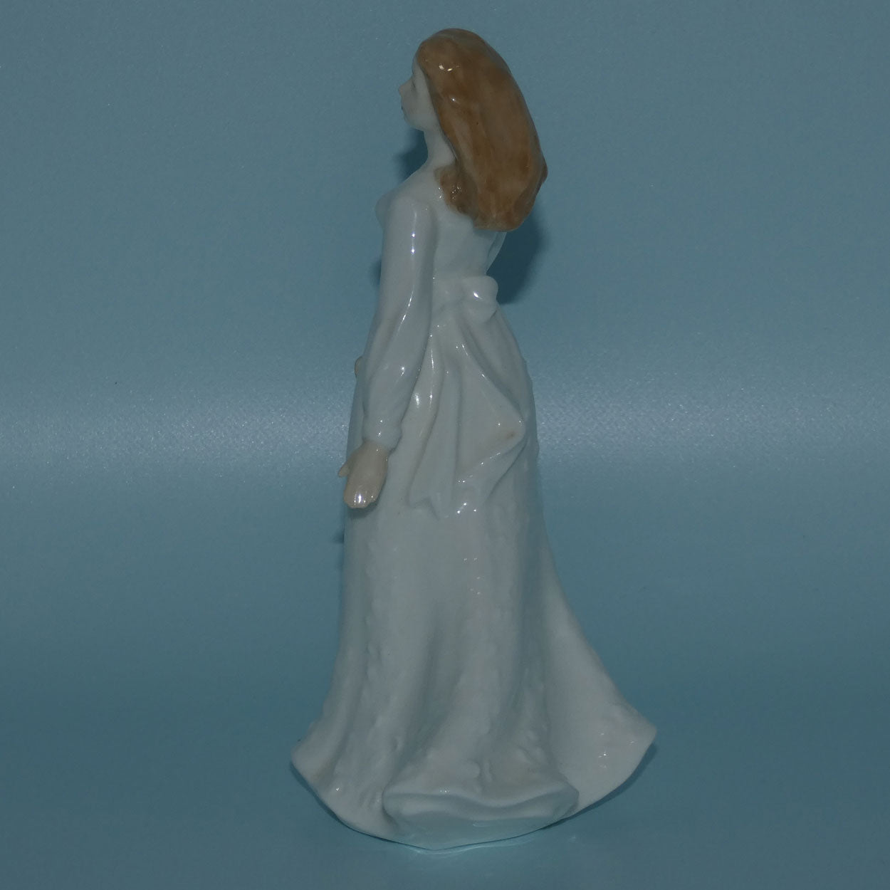 hn4085-royal-doulton-figure-remembering-you