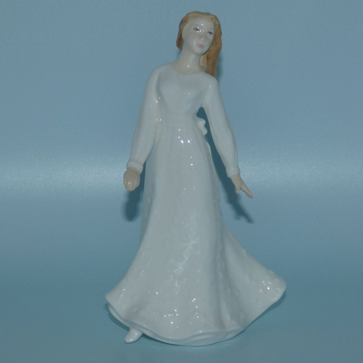 hn4085-royal-doulton-figure-remembering-you