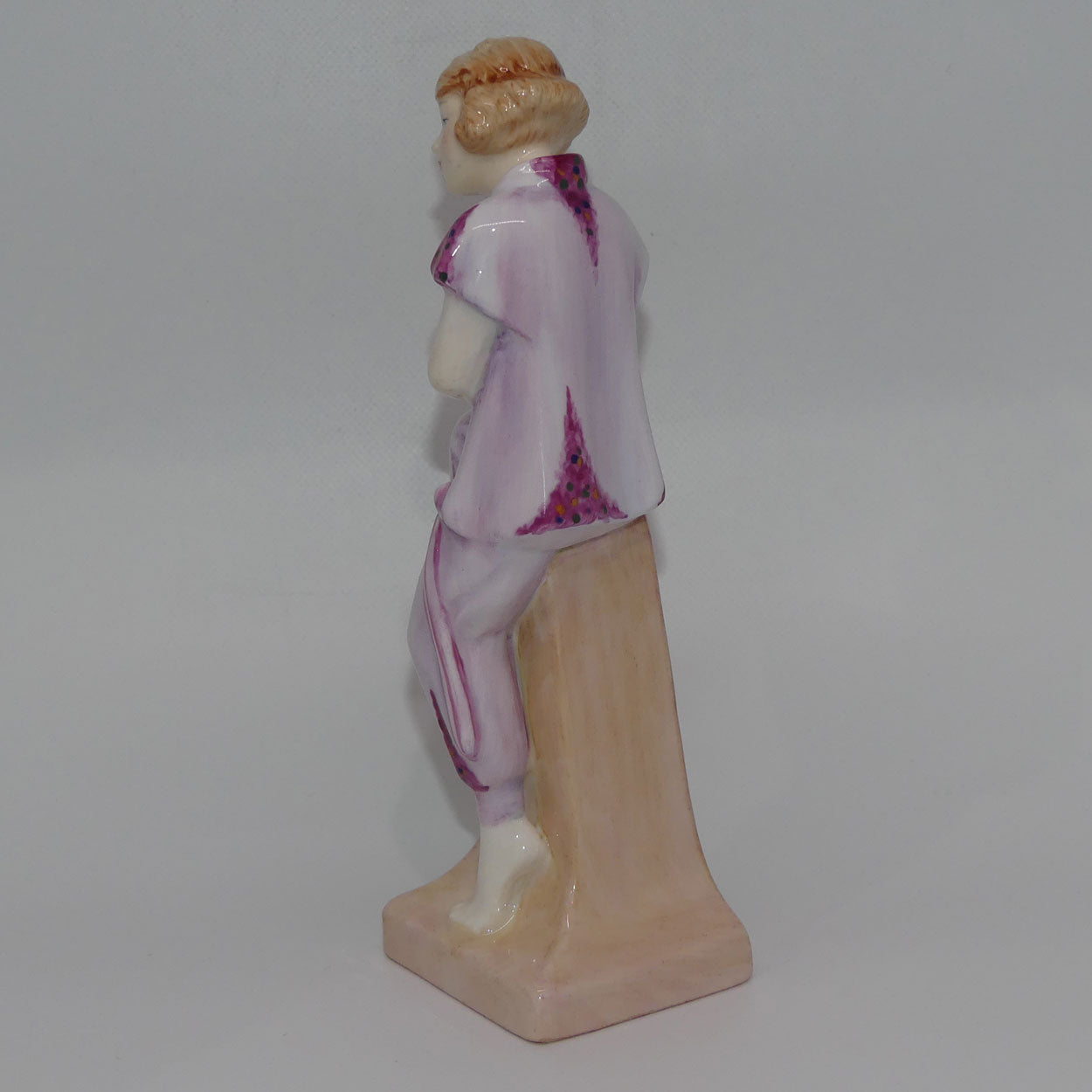hn4247-royal-doulton-figure-lido-lady