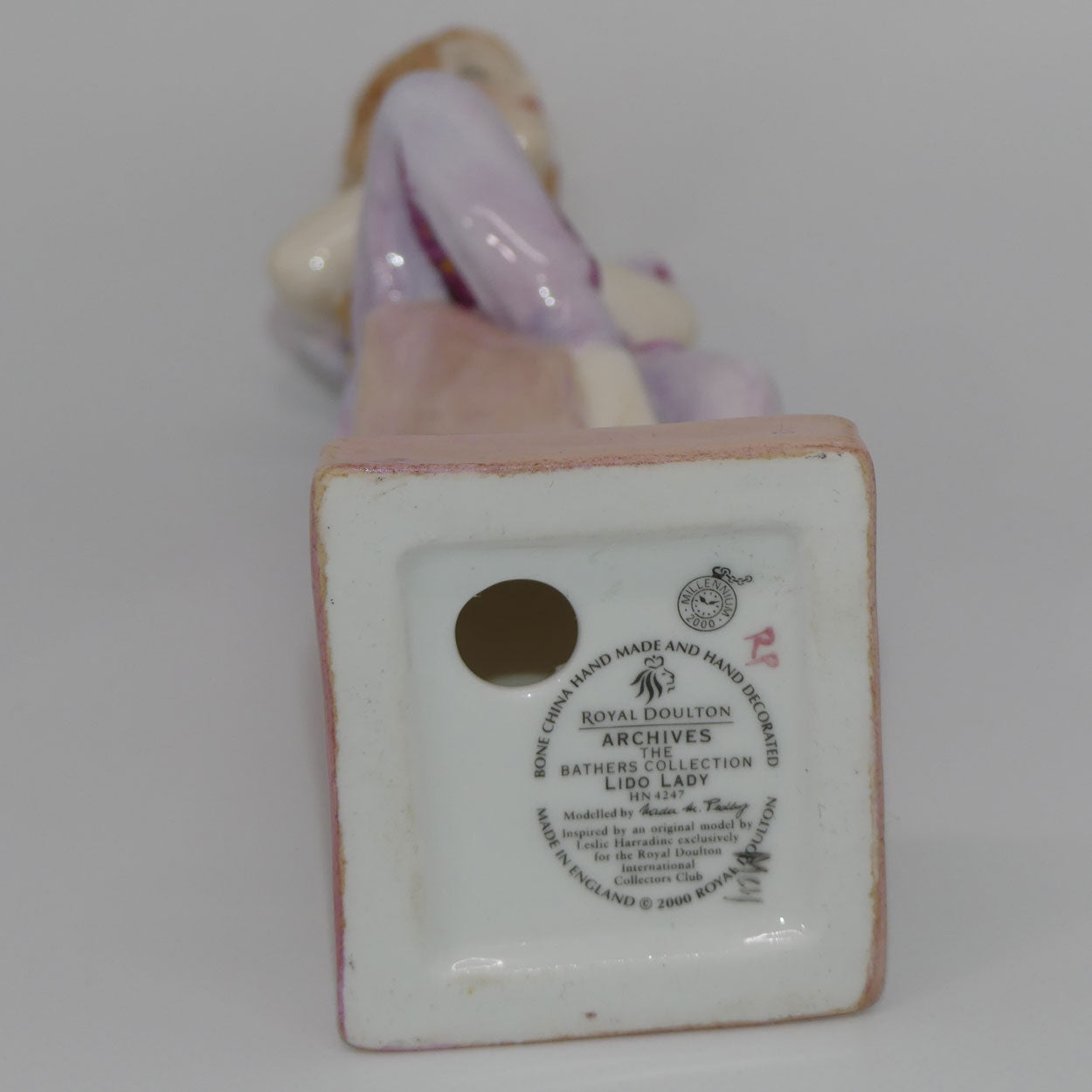 hn4247-royal-doulton-figure-lido-lady