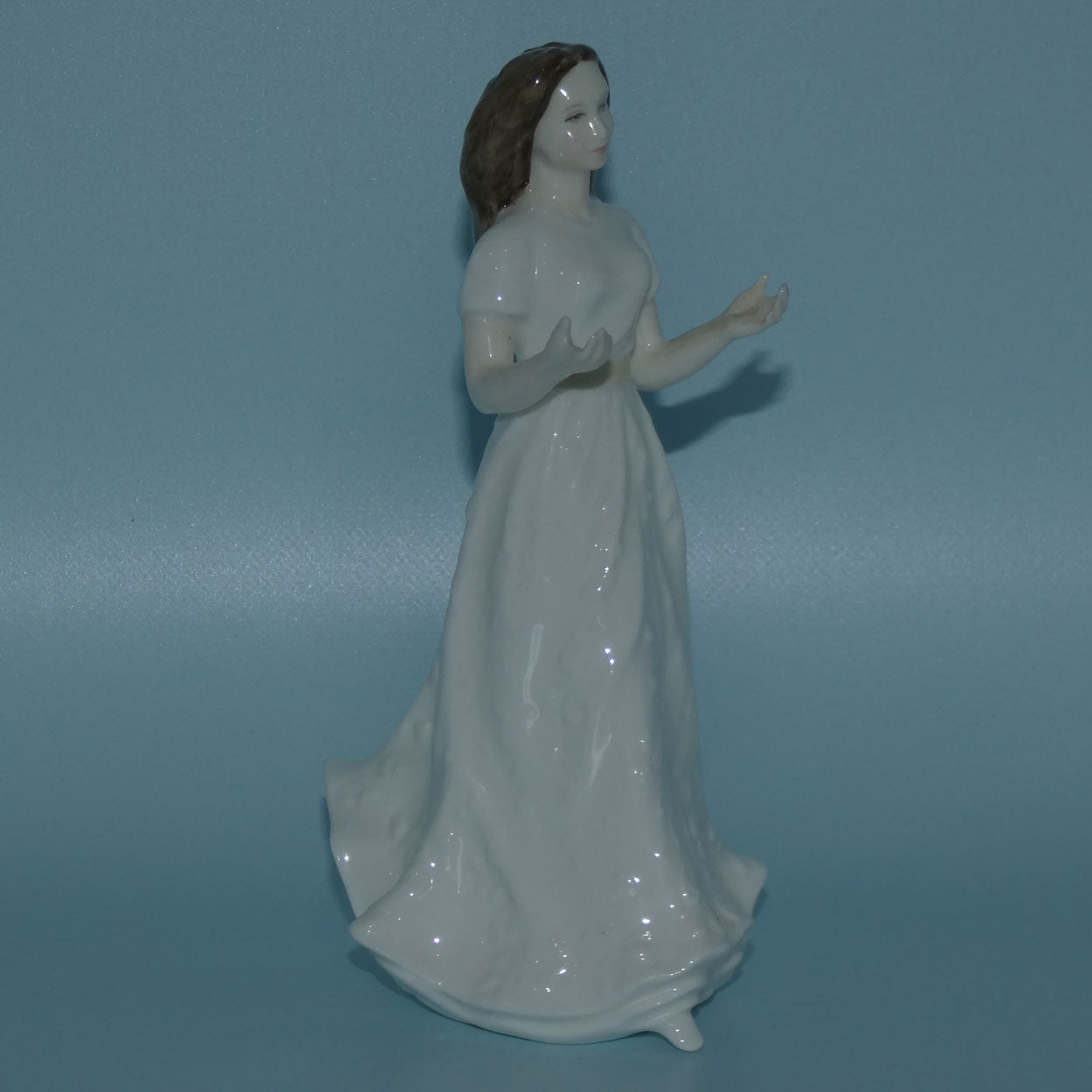 hn4250-royal-doulton-figure-greetings