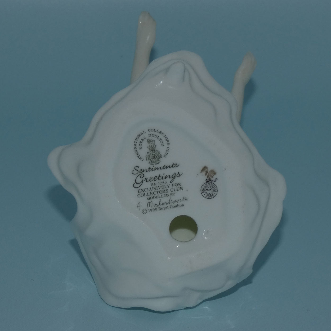 hn4250-royal-doulton-figure-greetings