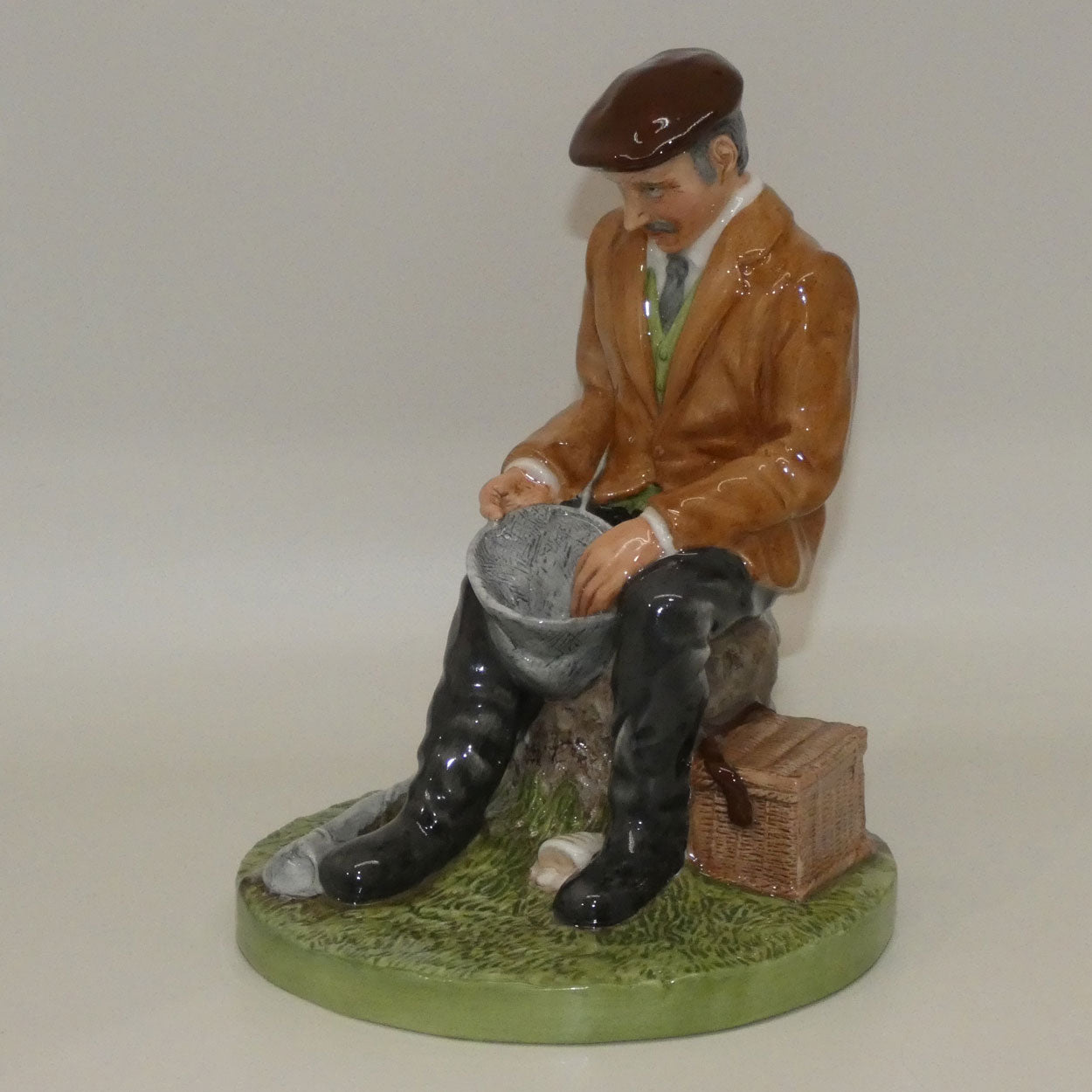 hn4511-royal-doulton-figure-fisherman