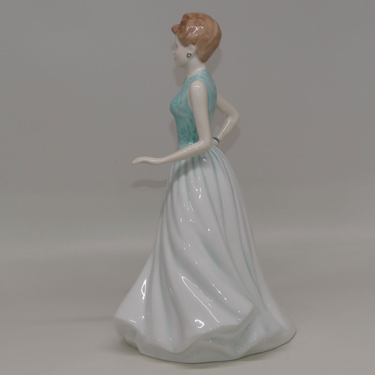 hn4522-royal-doulton-figure-anne-marie