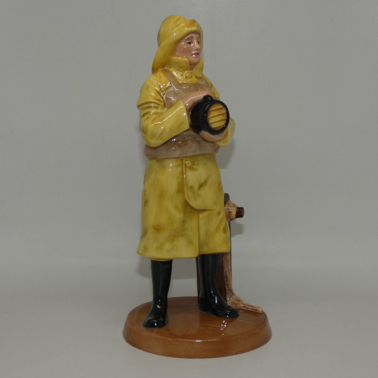 hn4570-royal-doulton-figure-lifeboat-man