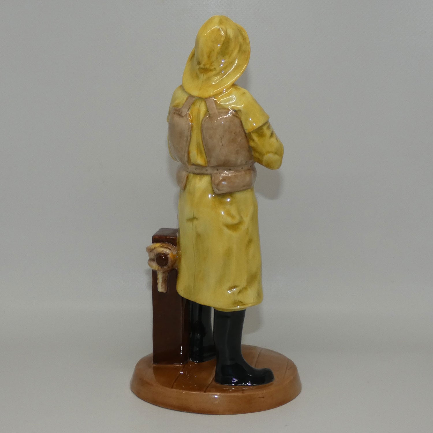 hn4570-royal-doulton-figure-lifeboat-man