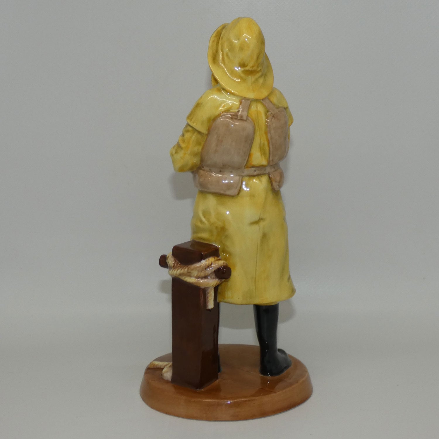 hn4570-royal-doulton-figure-lifeboat-man