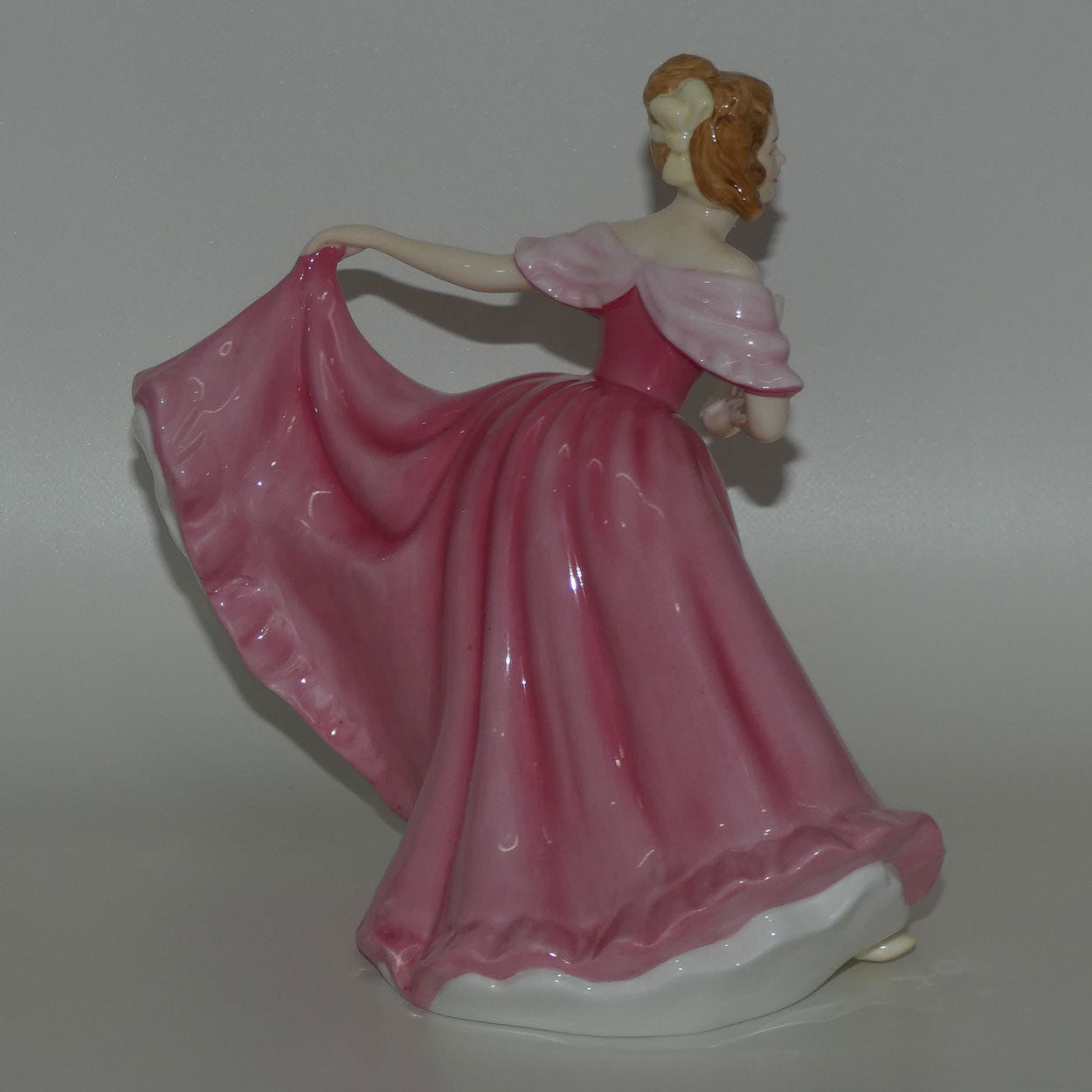 hn4865-royal-doulton-figure-elaine