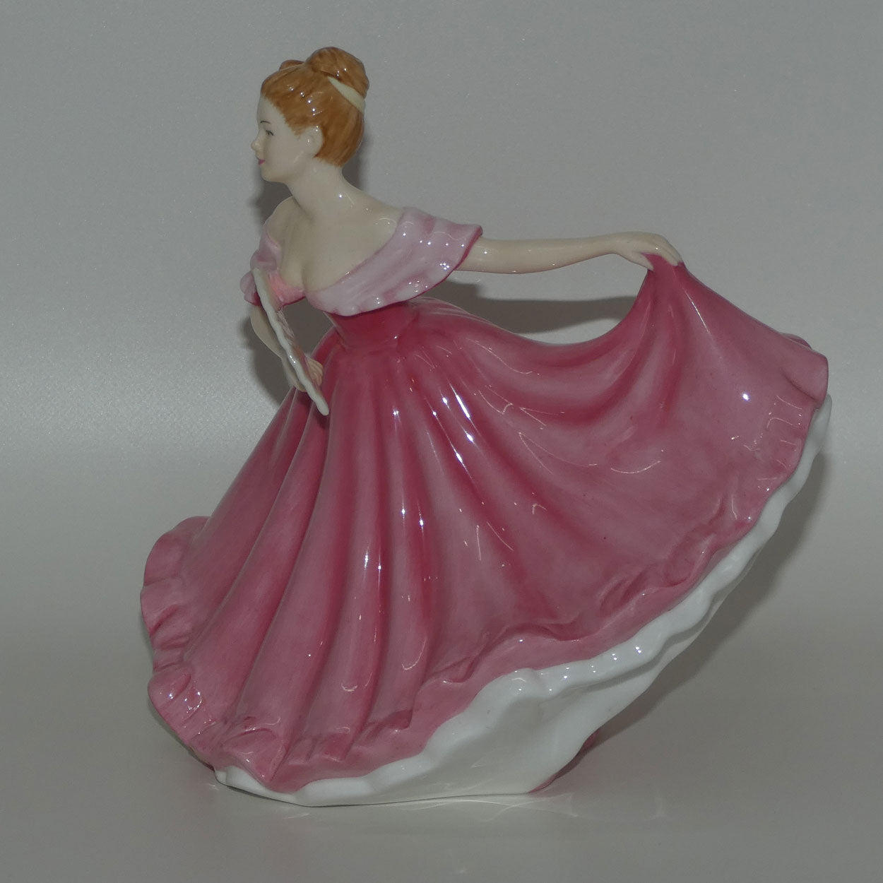 hn4865-royal-doulton-figure-elaine