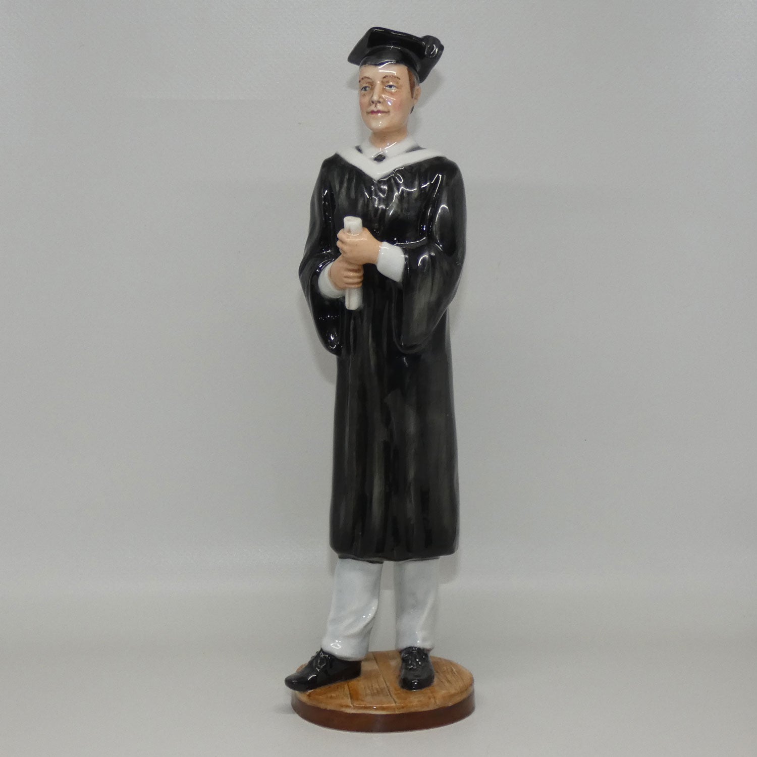 hn5038-royal-doulton-figure-prestige-graduation-male
