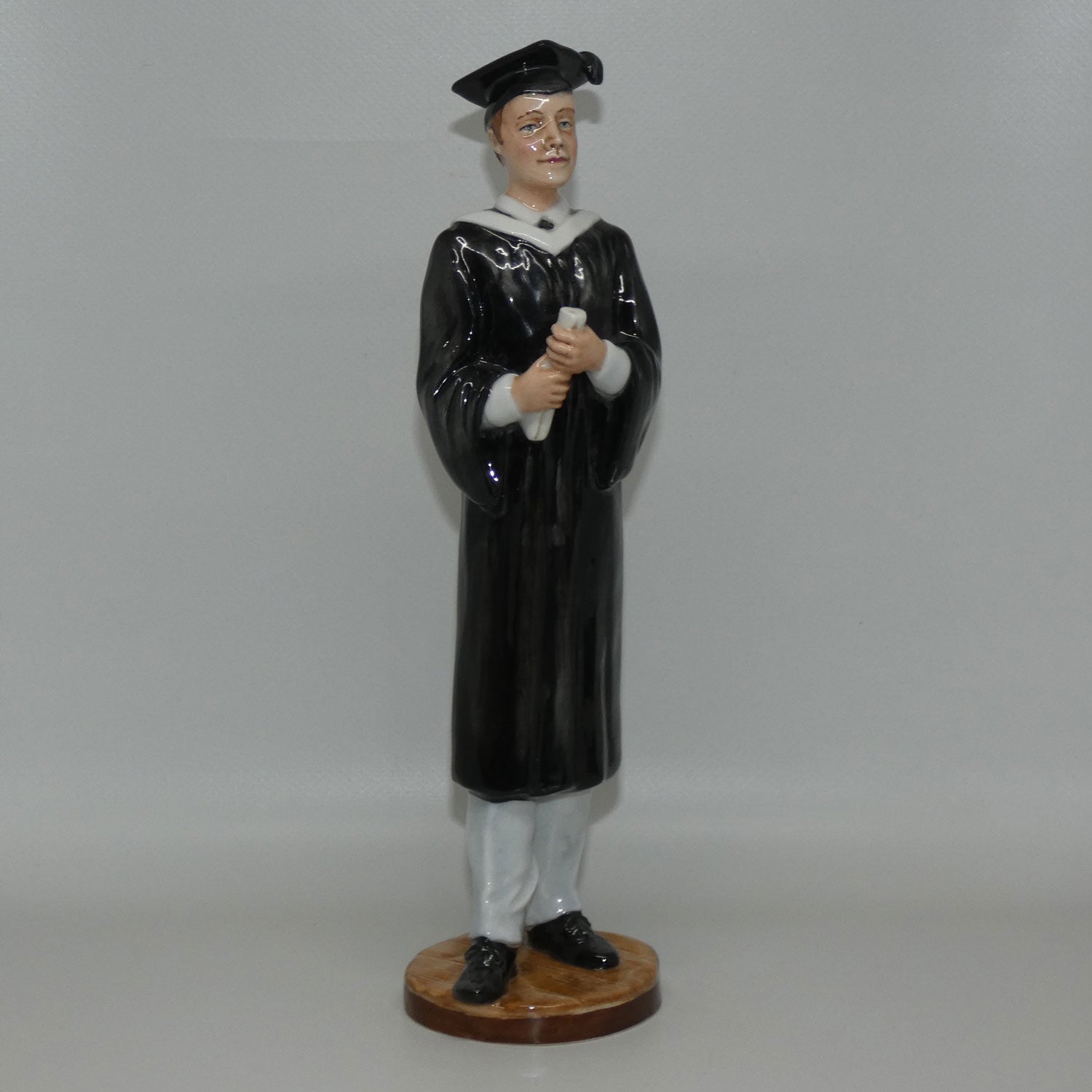 hn5038-royal-doulton-figure-prestige-graduation-male
