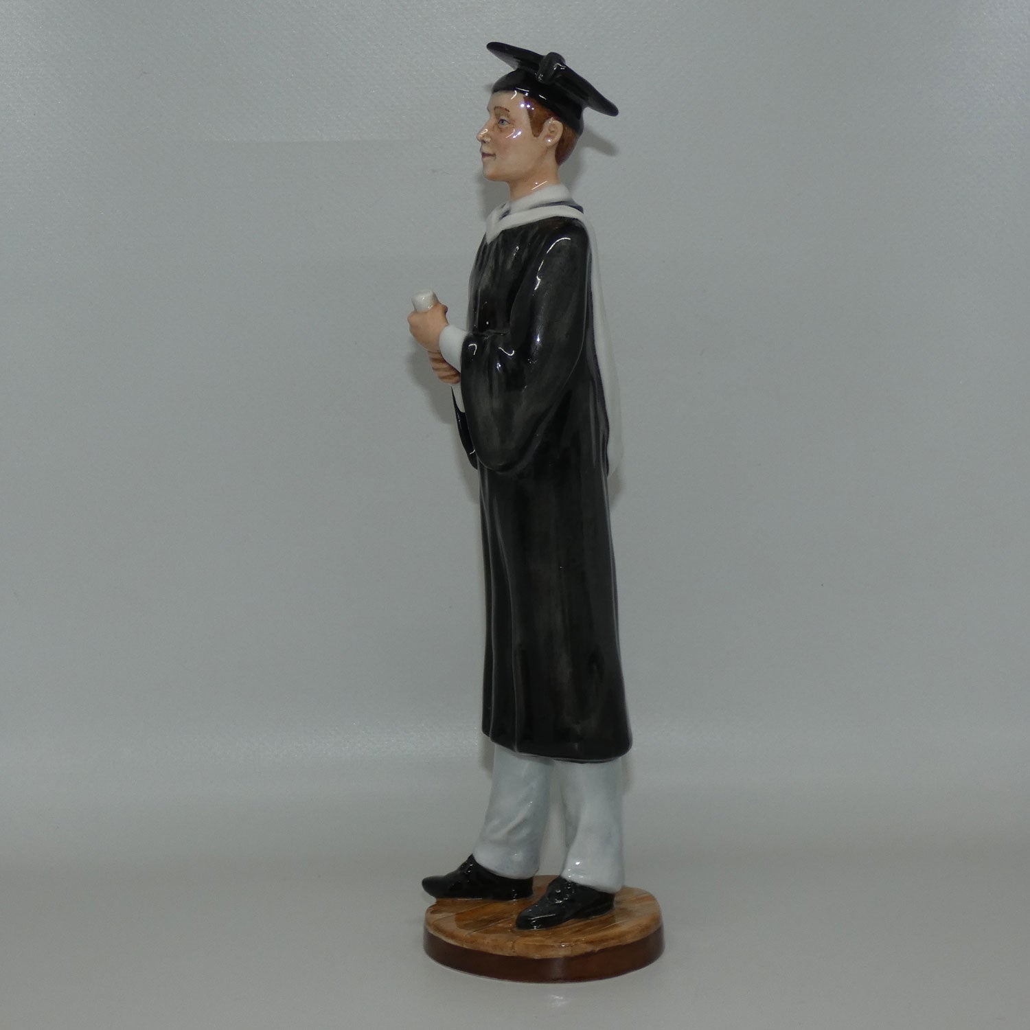 hn5038-royal-doulton-figure-prestige-graduation-male