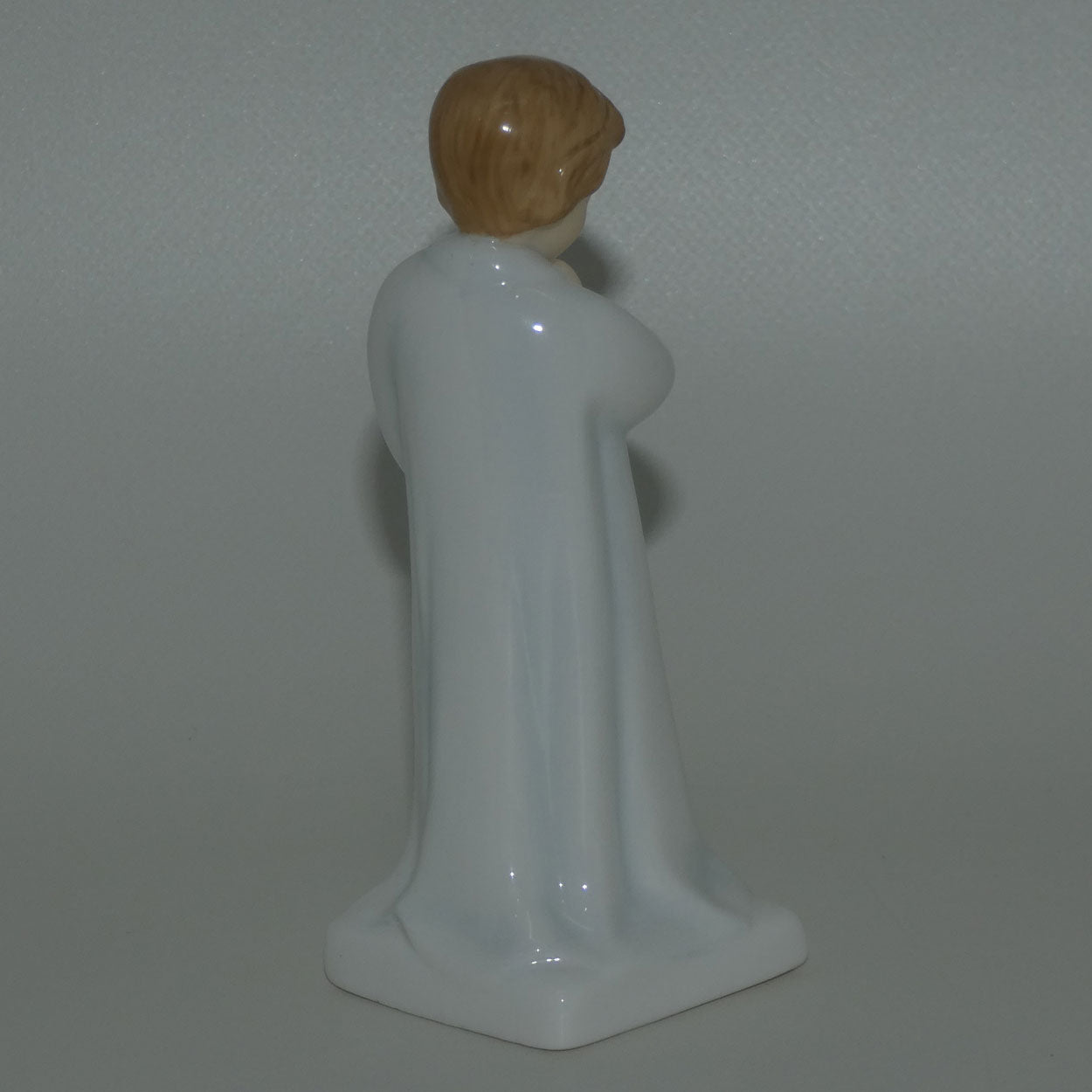 hn5648-royal-doulton-figure-darling-hn-icons