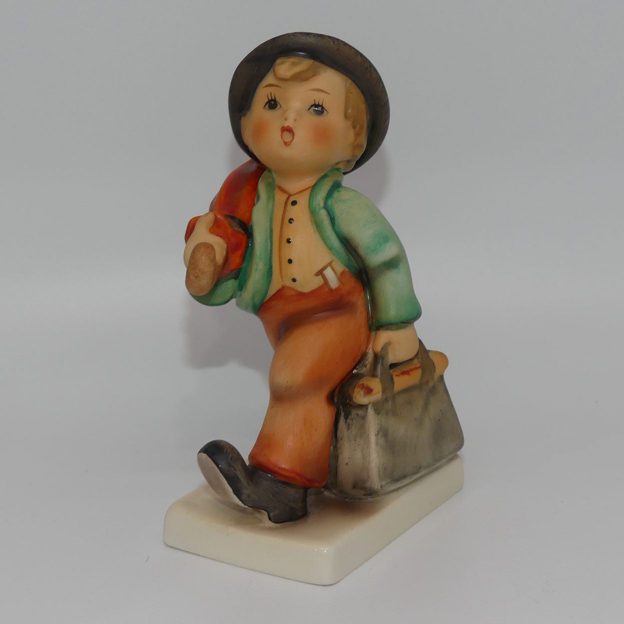 hum0011-0-mi-hummel-figure-merry-wanderer-tmk5