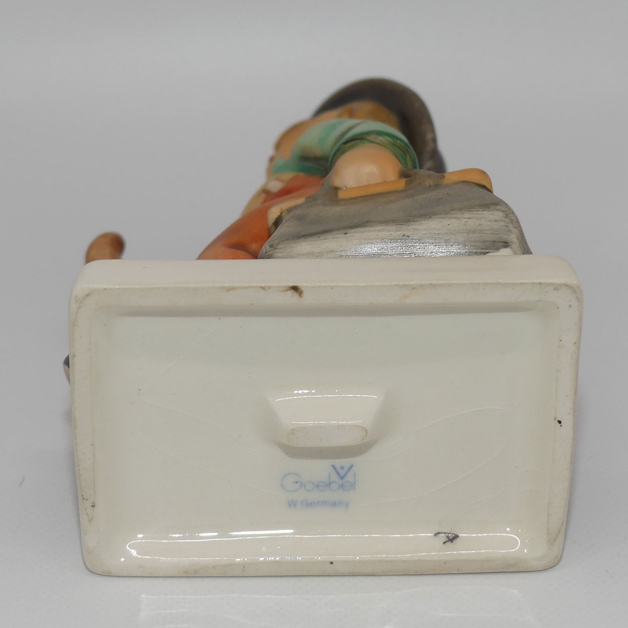 hum0011-0-mi-hummel-figure-merry-wanderer-tmk5