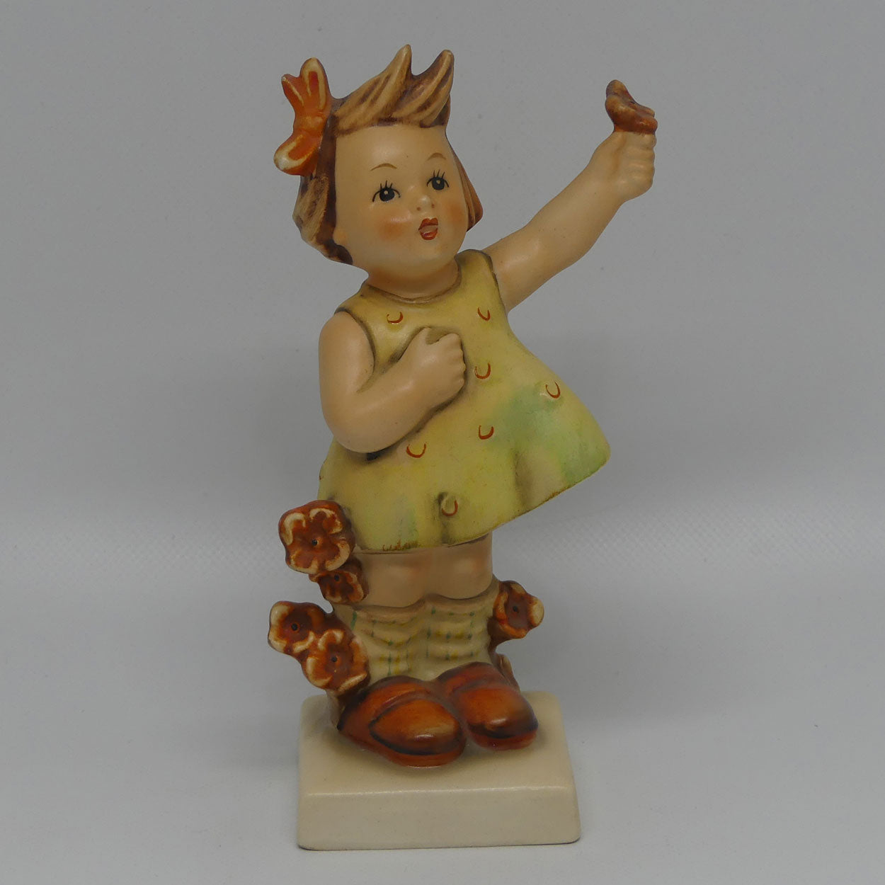 hum0072-mi-hummel-figure-spring-cheer-tmk3