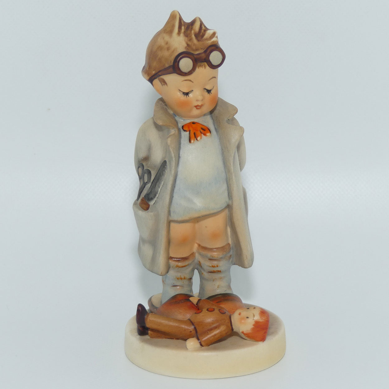 HUM0127 MI Hummel figure Doctor | TMK3
