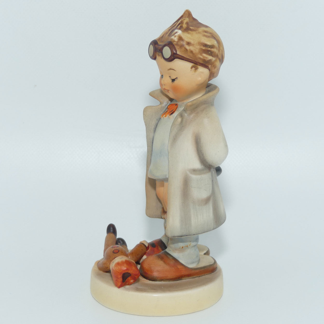 HUM0127 MI Hummel figure Doctor | TMK3