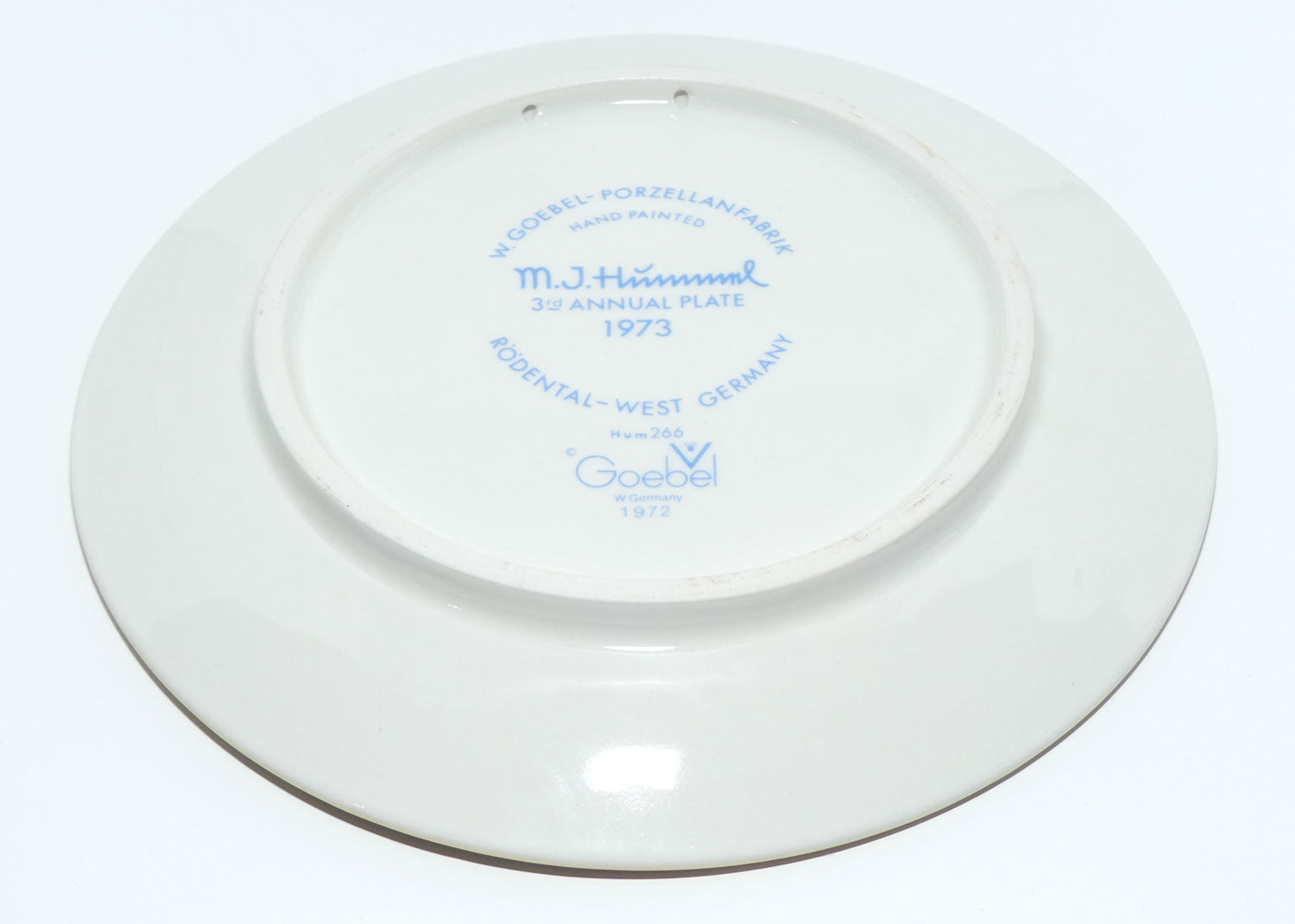 HUM0266 MI Hummel Annual Plate 1973 | Globe Trotter