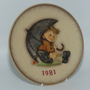 HUM0274 MI Hummel Annual Plate 1981 | Umbrella Boy