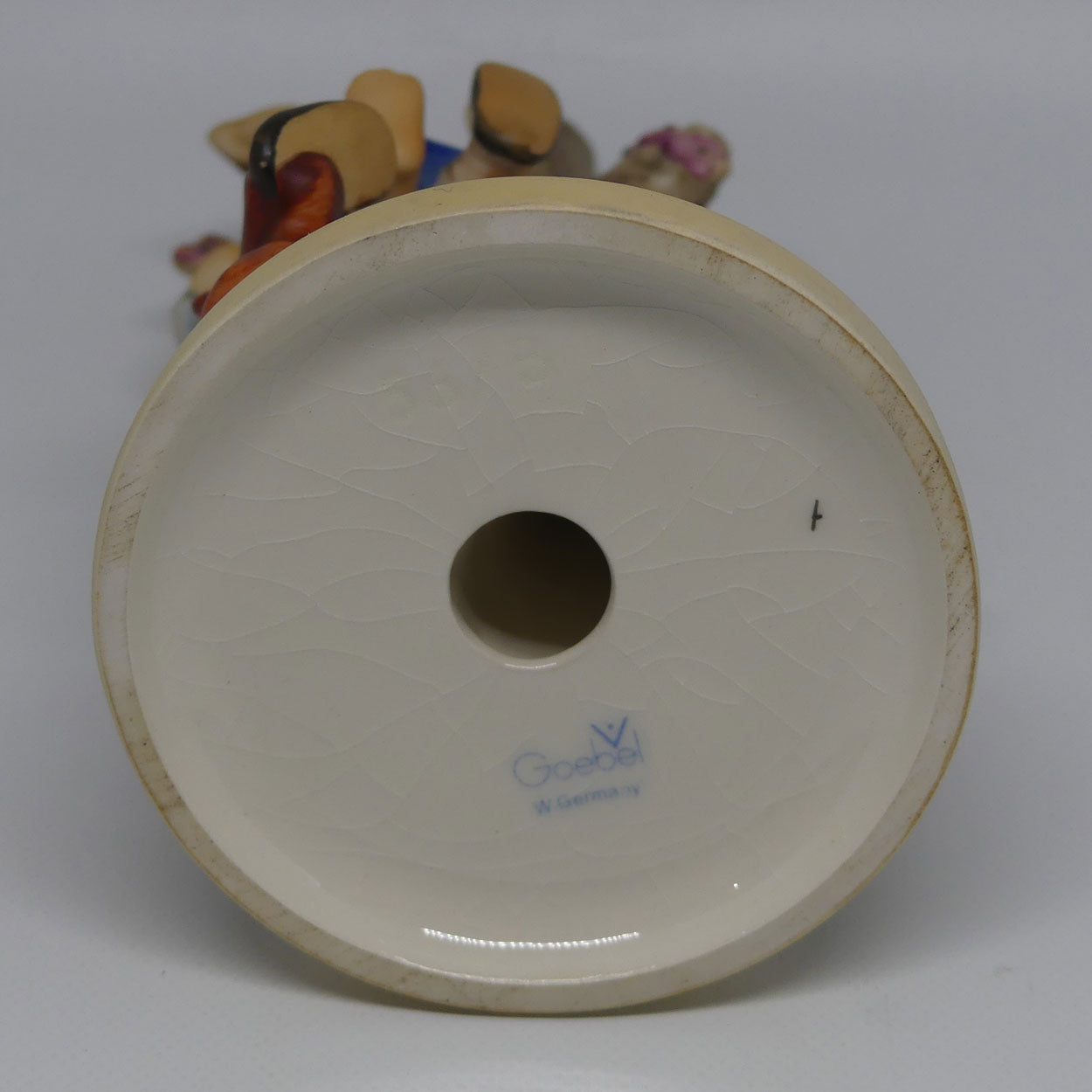 hum0056-b-mi-hummel-figure-out-of-danger-tmk5