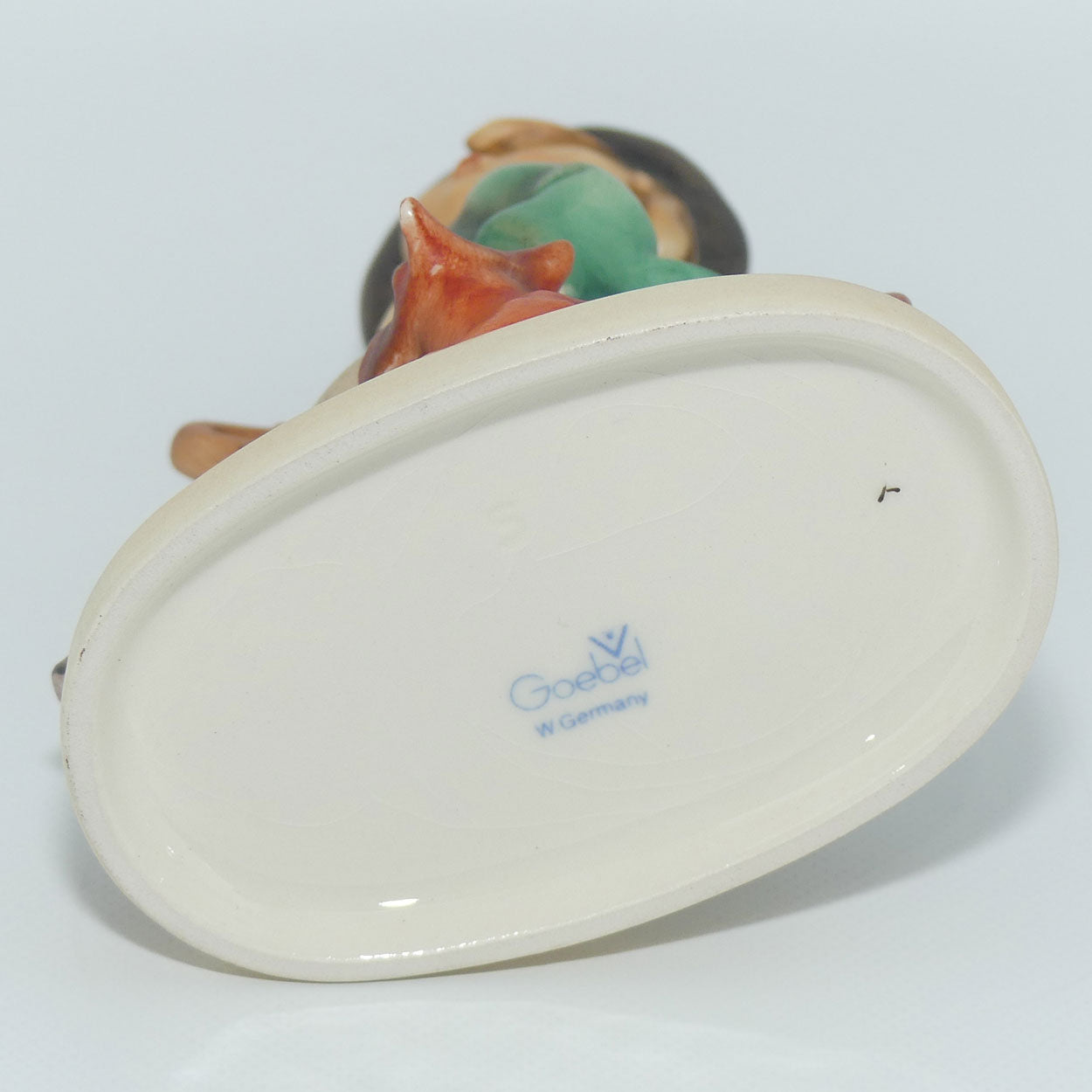 HUM0005 MI Hummel figure Strolling Along | TMK5