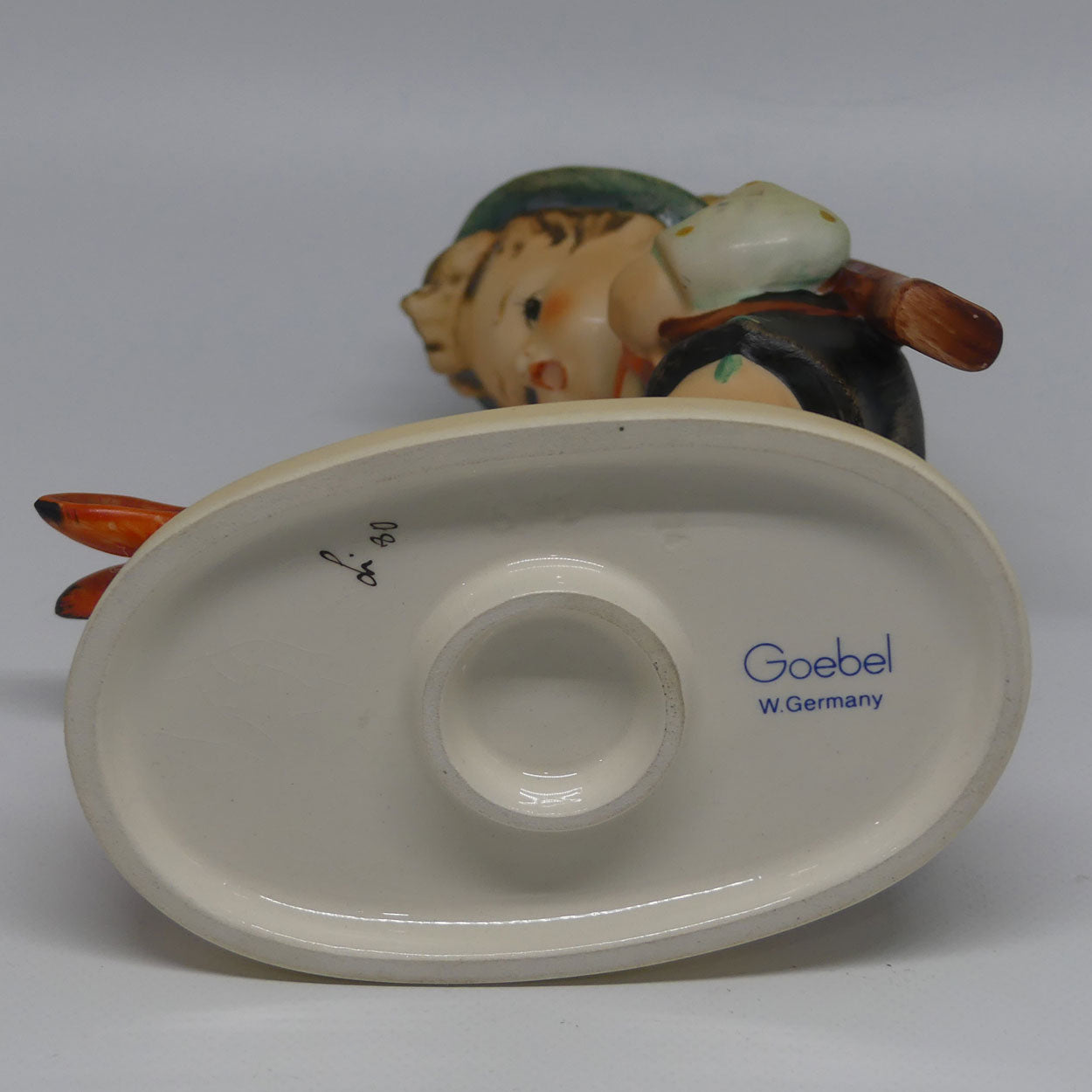 hum0006-1-mi-hummel-figure-sensitive-hunter-tmk7