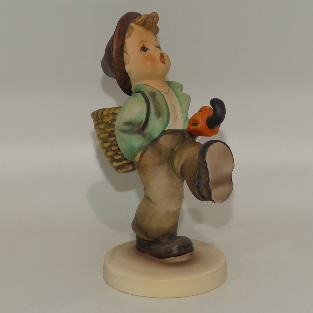 hum0079-mi-hummel-figure-globe-trotter-2-tmk6