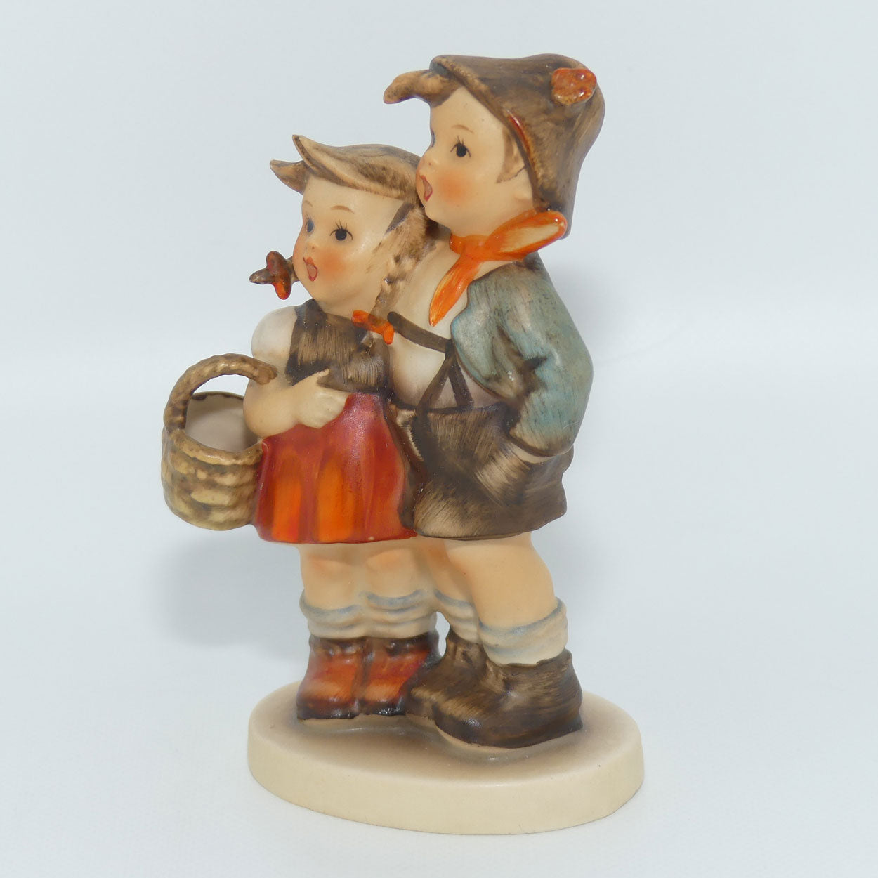 hum0094-3-0-mi-hummel-figure-surprise-tmk2