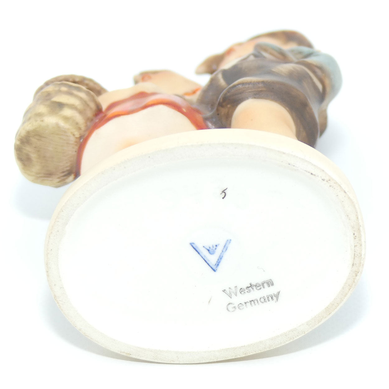 hum0094-3-0-mi-hummel-figure-surprise-tmk2