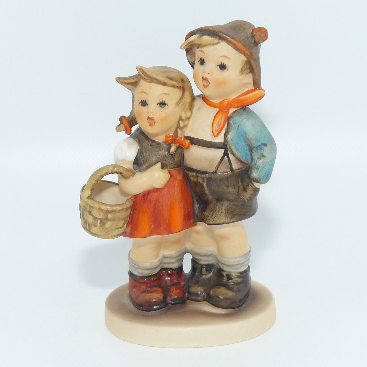 hum0094-3-0-mi-hummel-figure-surprise-tmk3