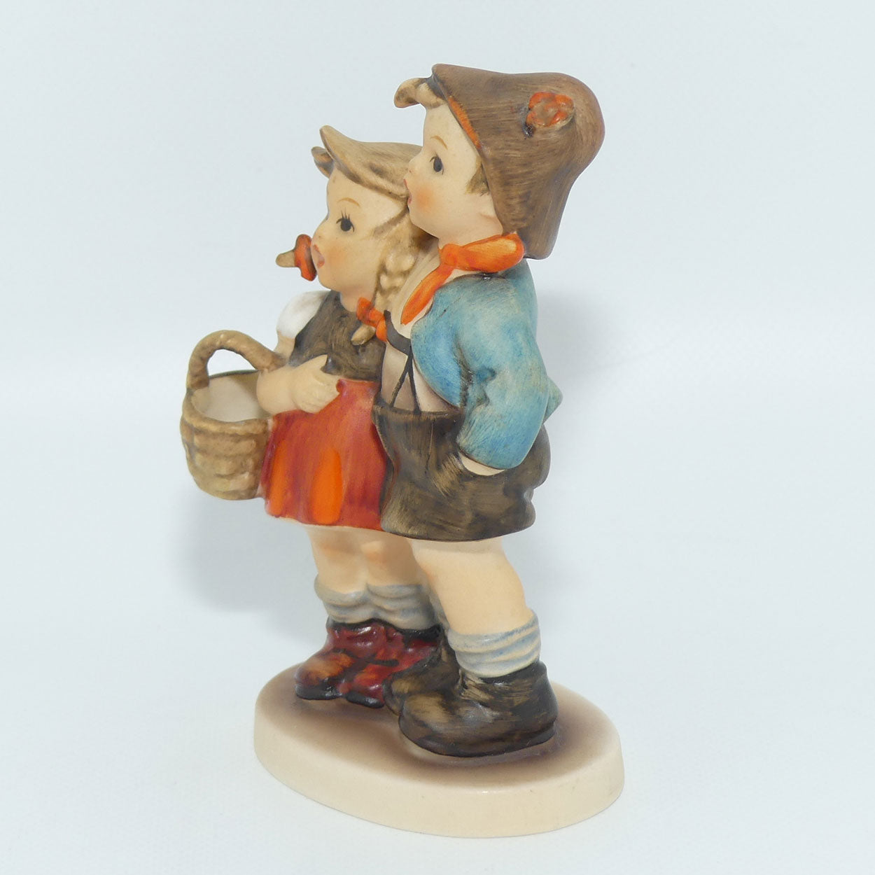 hum0094-3-0-mi-hummel-figure-surprise-tmk3