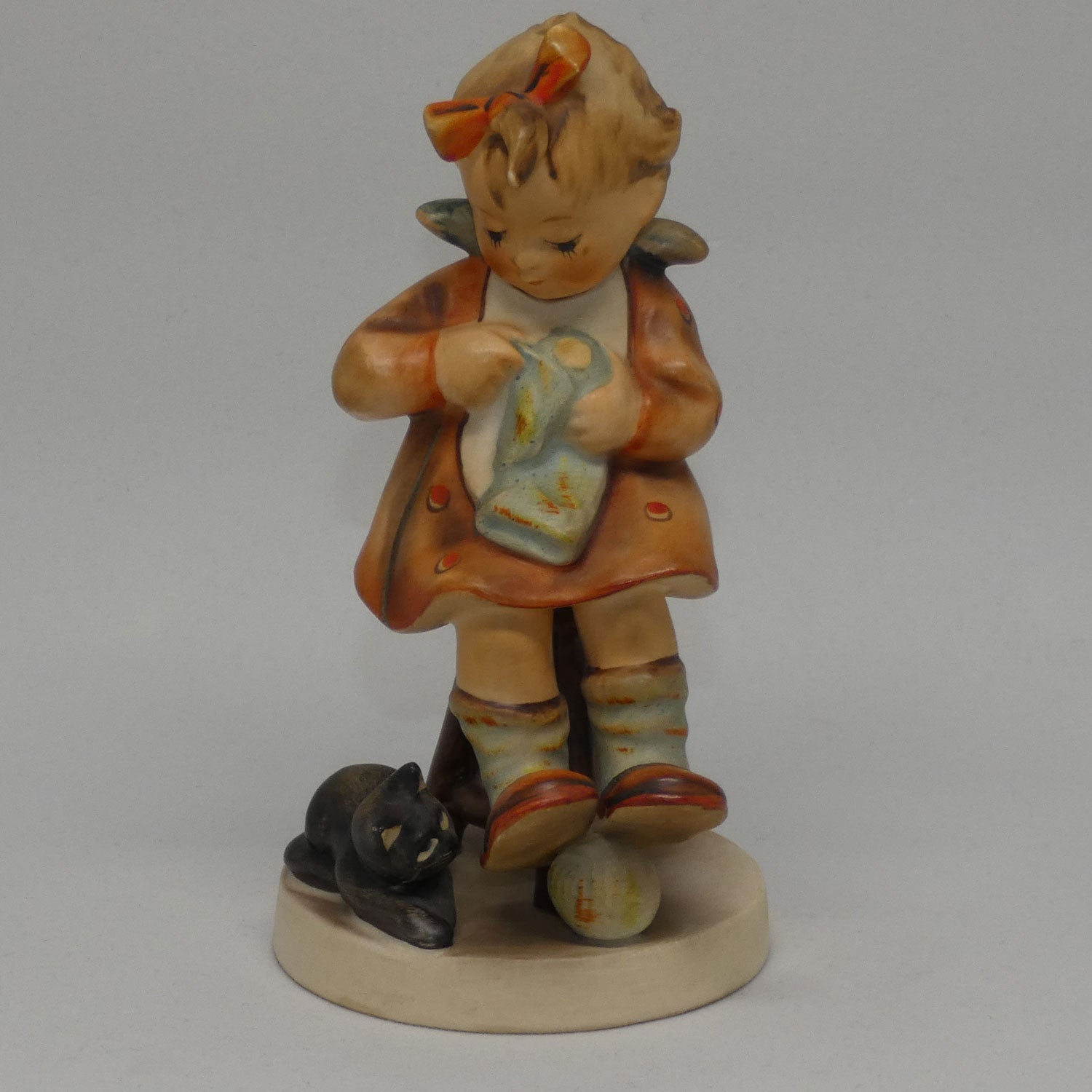 hum133-mi-hummel-mothers-helper