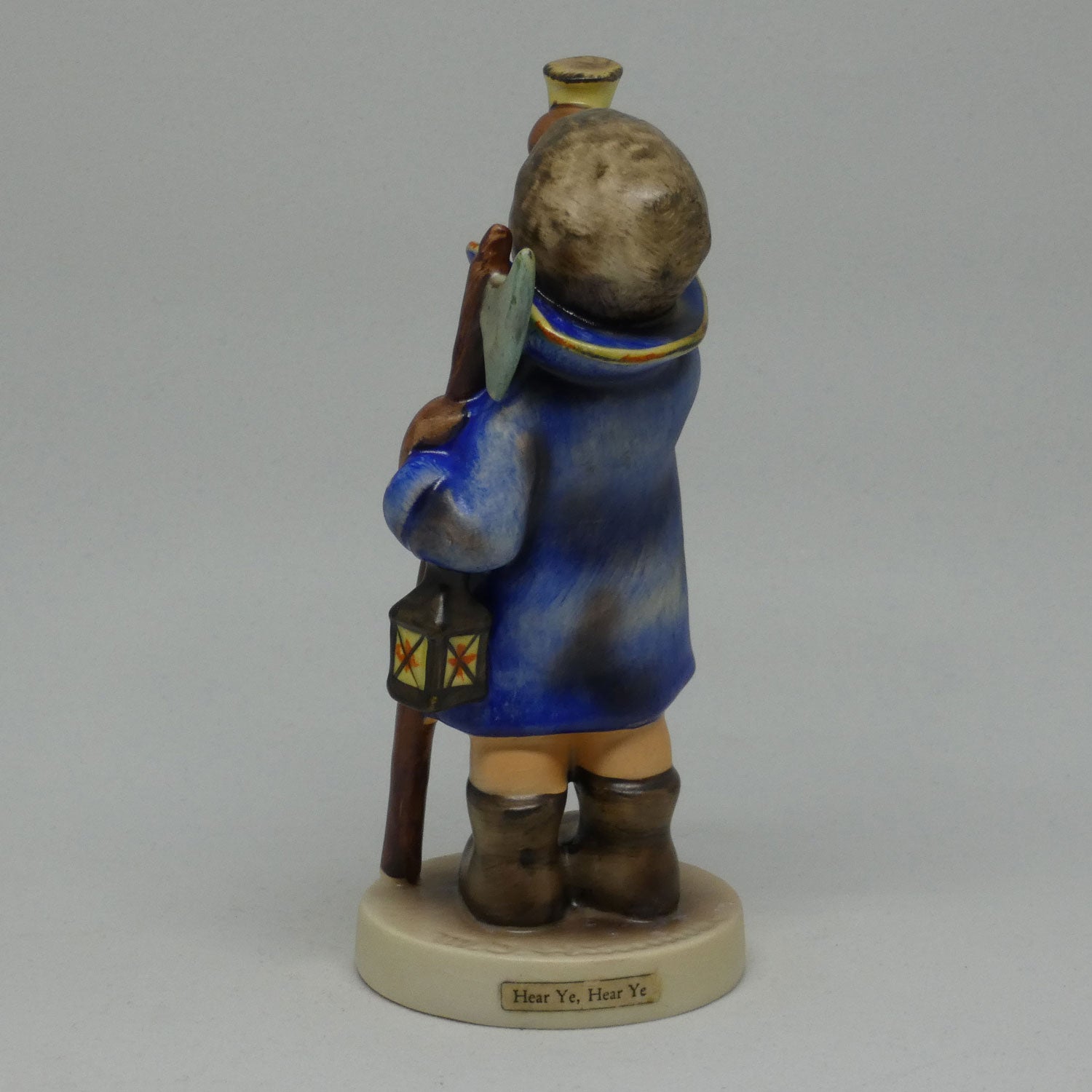 hum15-0-mi-hummel-figure-hear-ye-hear-ye