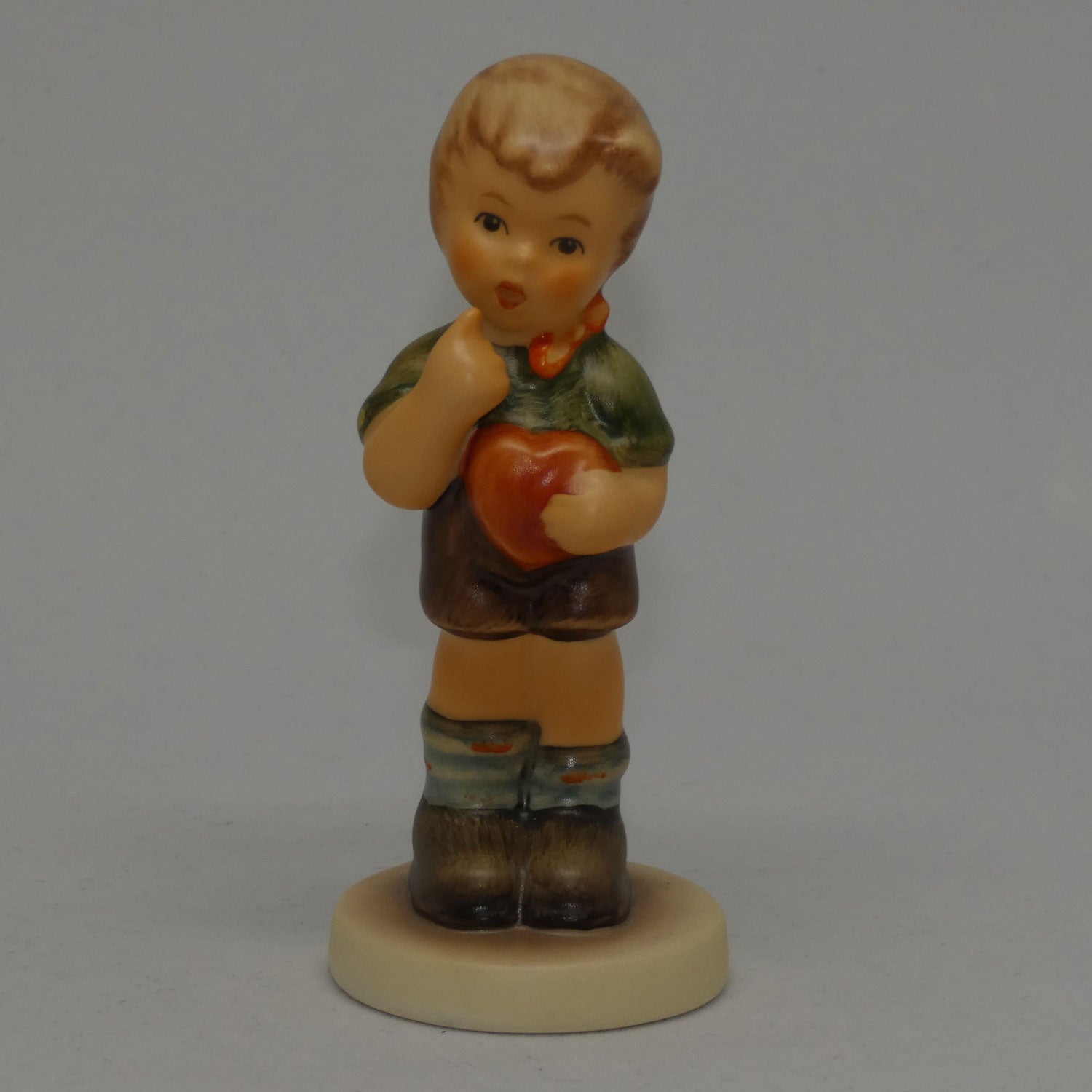 hum2050-mi-hummel-figure-be-mine