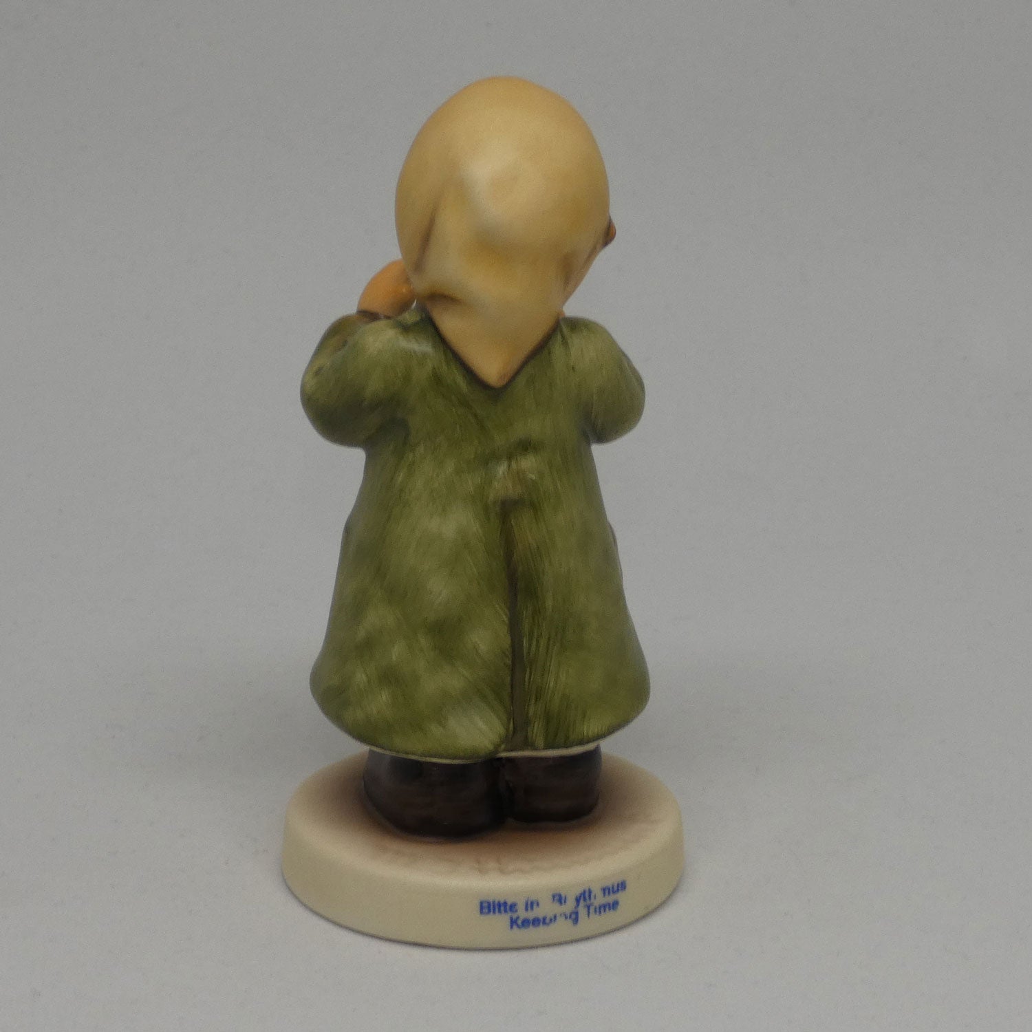 hum2183-mi-hummel-figure-keeping-time