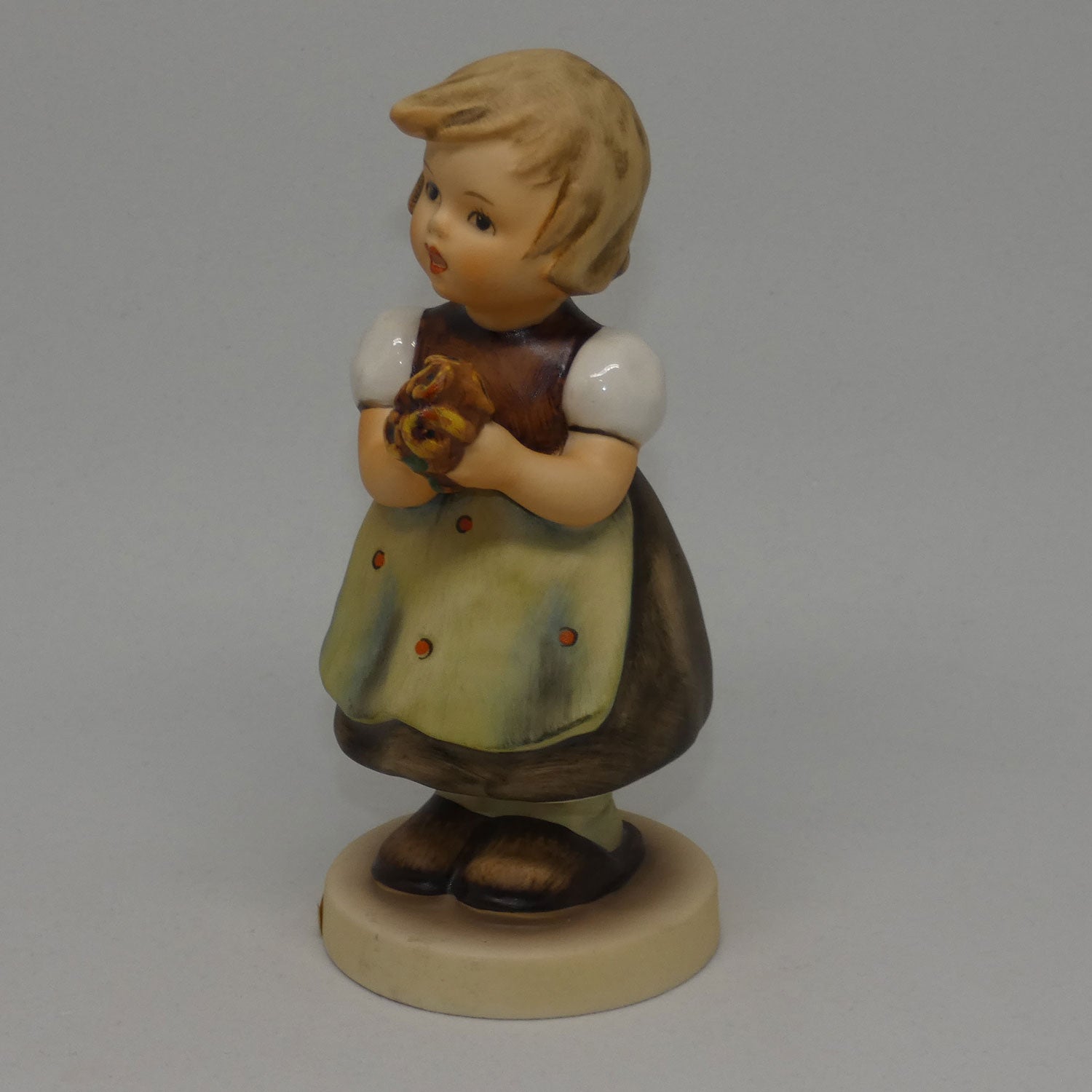 hum257-mi-hummel-figure-for-mother